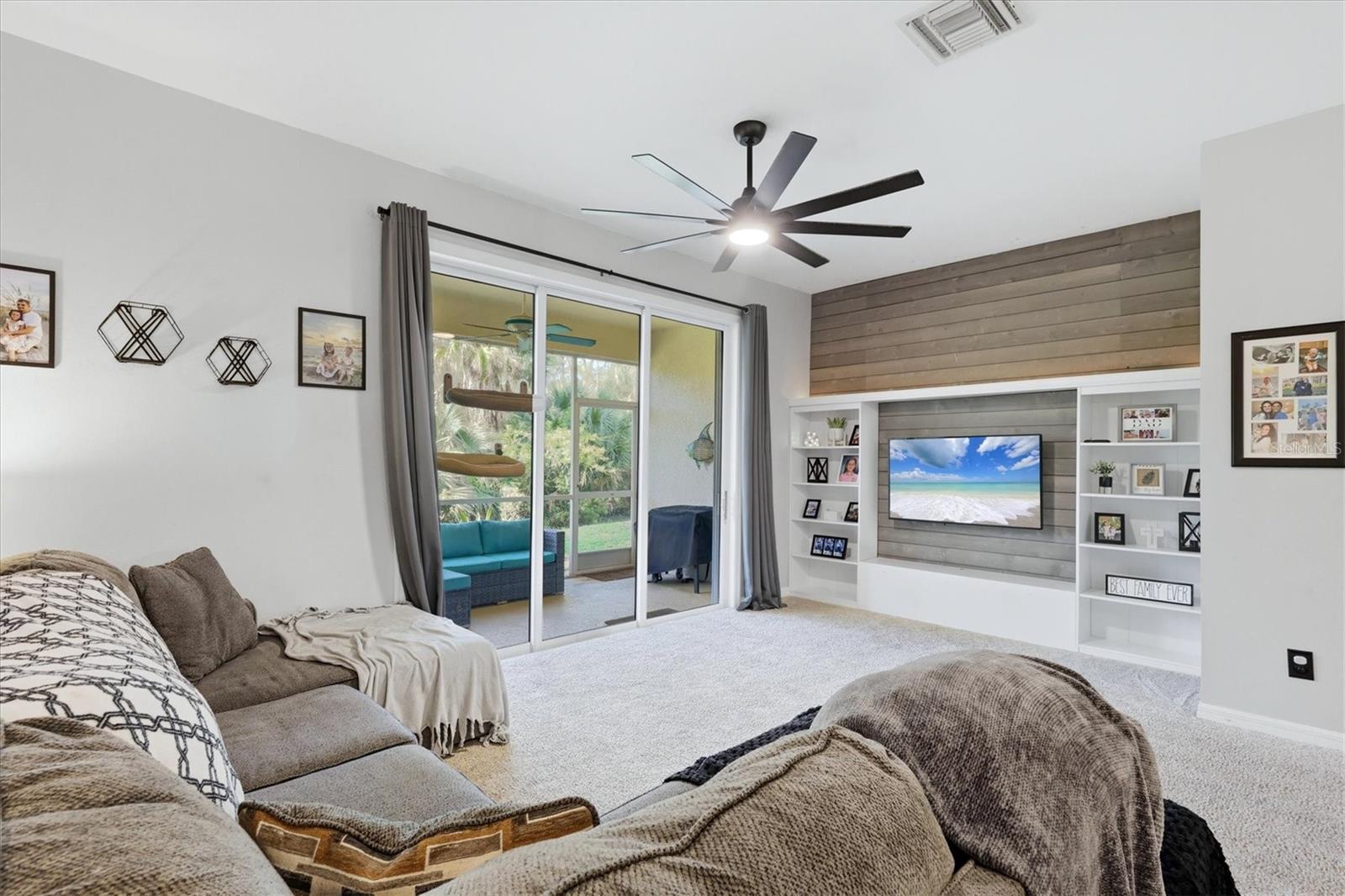 TOWNS AT LAKESIDE - Residential