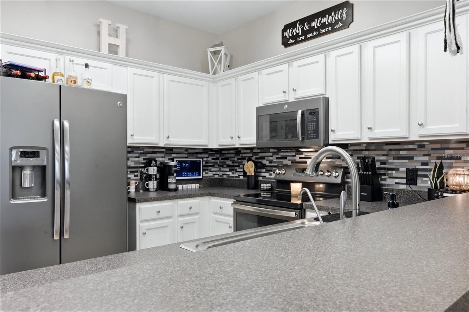 TOWNS AT LAKESIDE - Residential