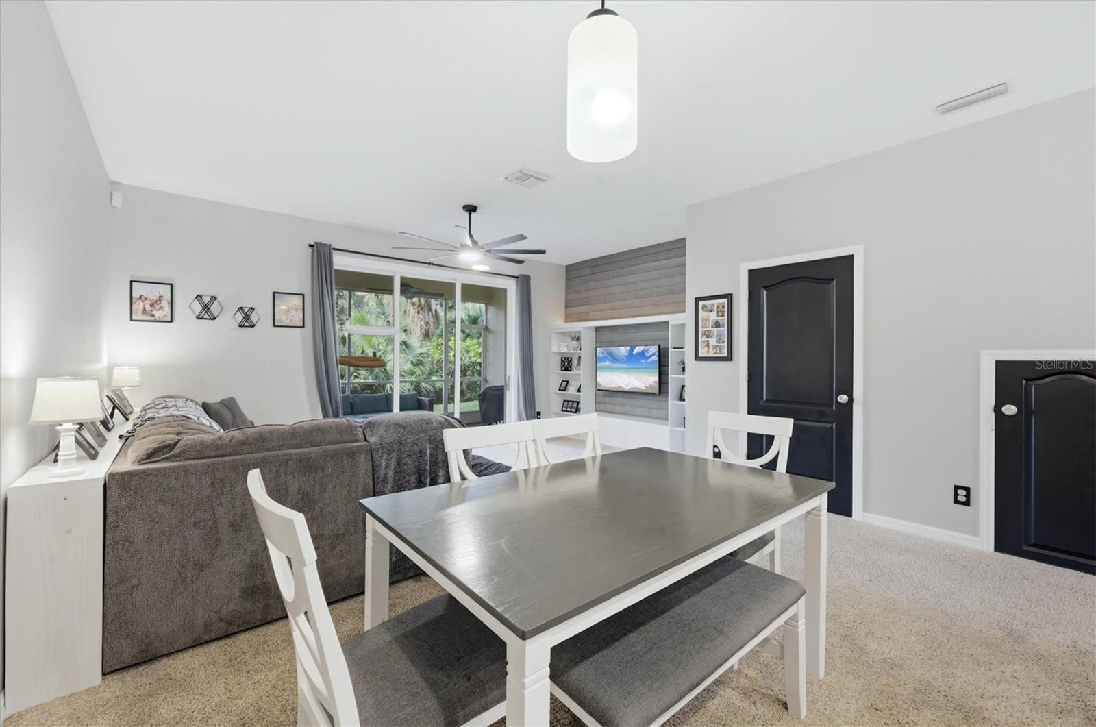 TOWNS AT LAKESIDE - Residential