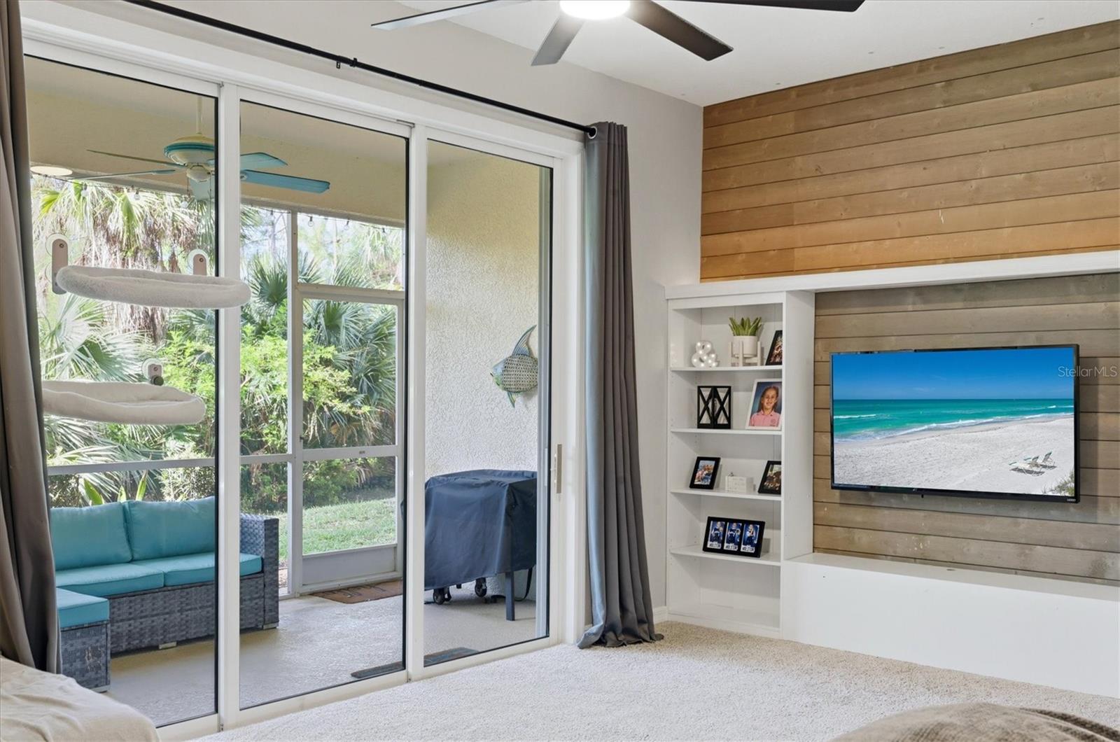 TOWNS AT LAKESIDE - Residential