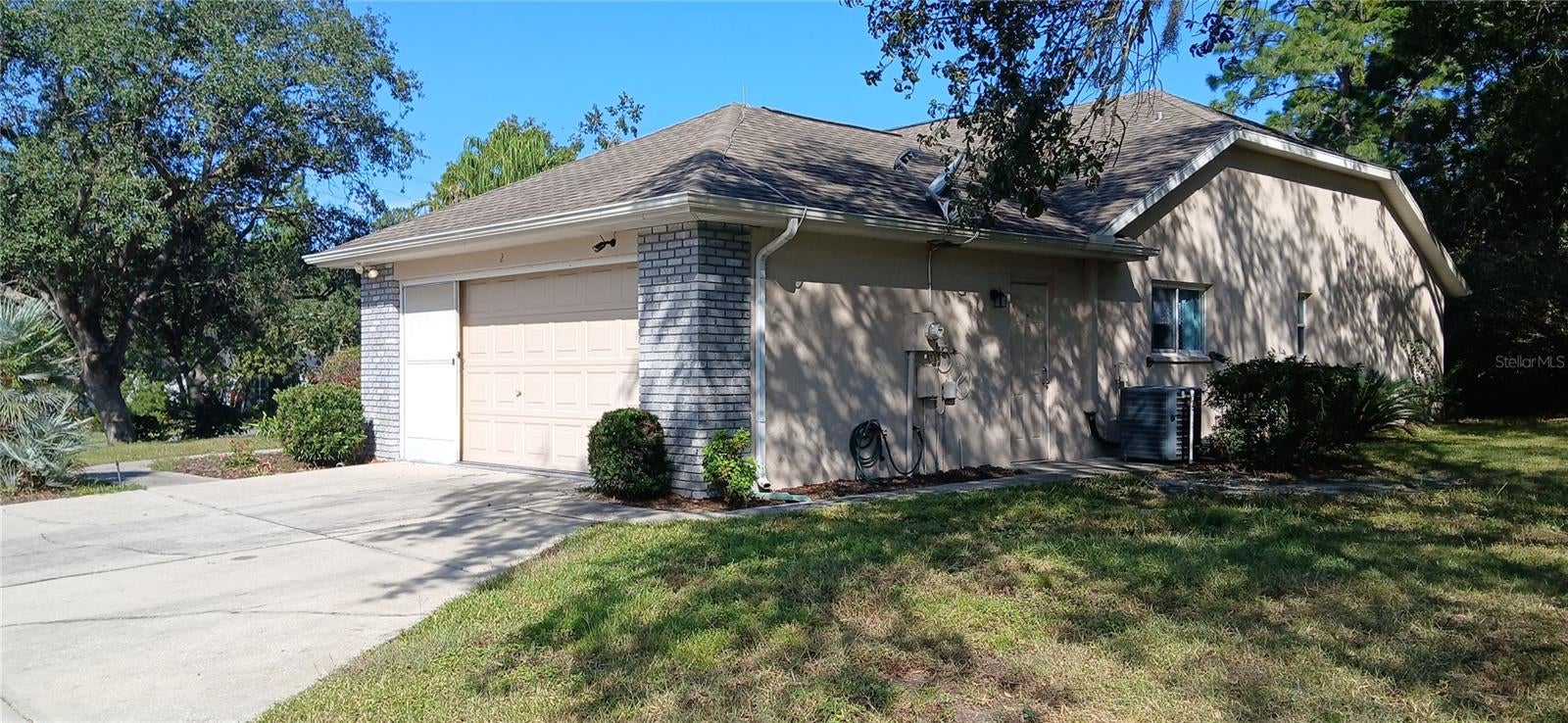 2 BLACK WILLOW COURT N