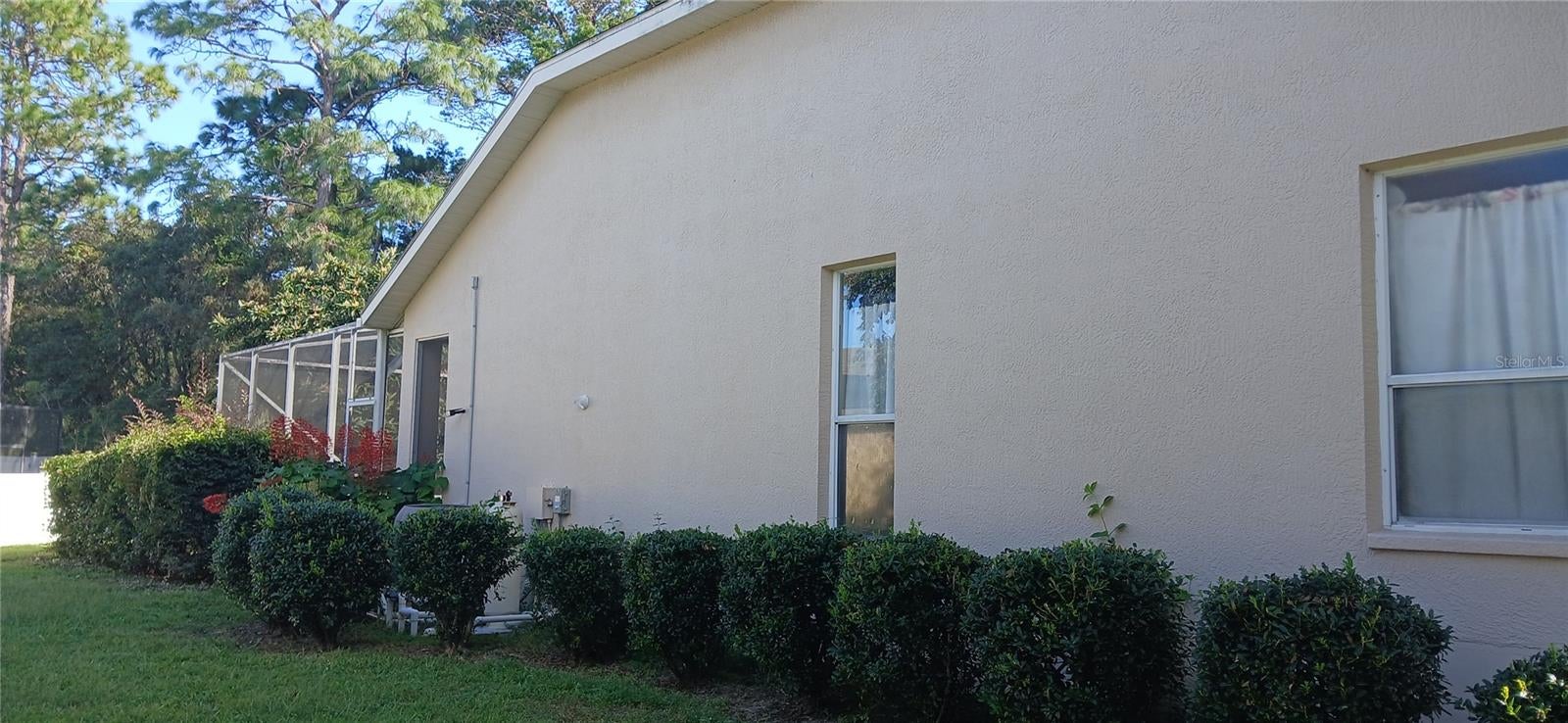 2 BLACK WILLOW COURT N