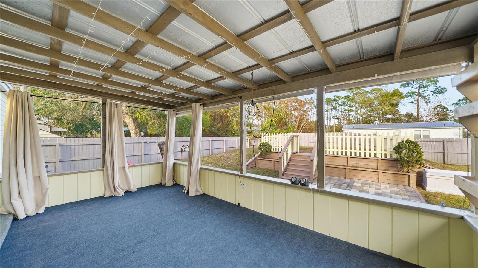 DE LEON MANORS - Residential