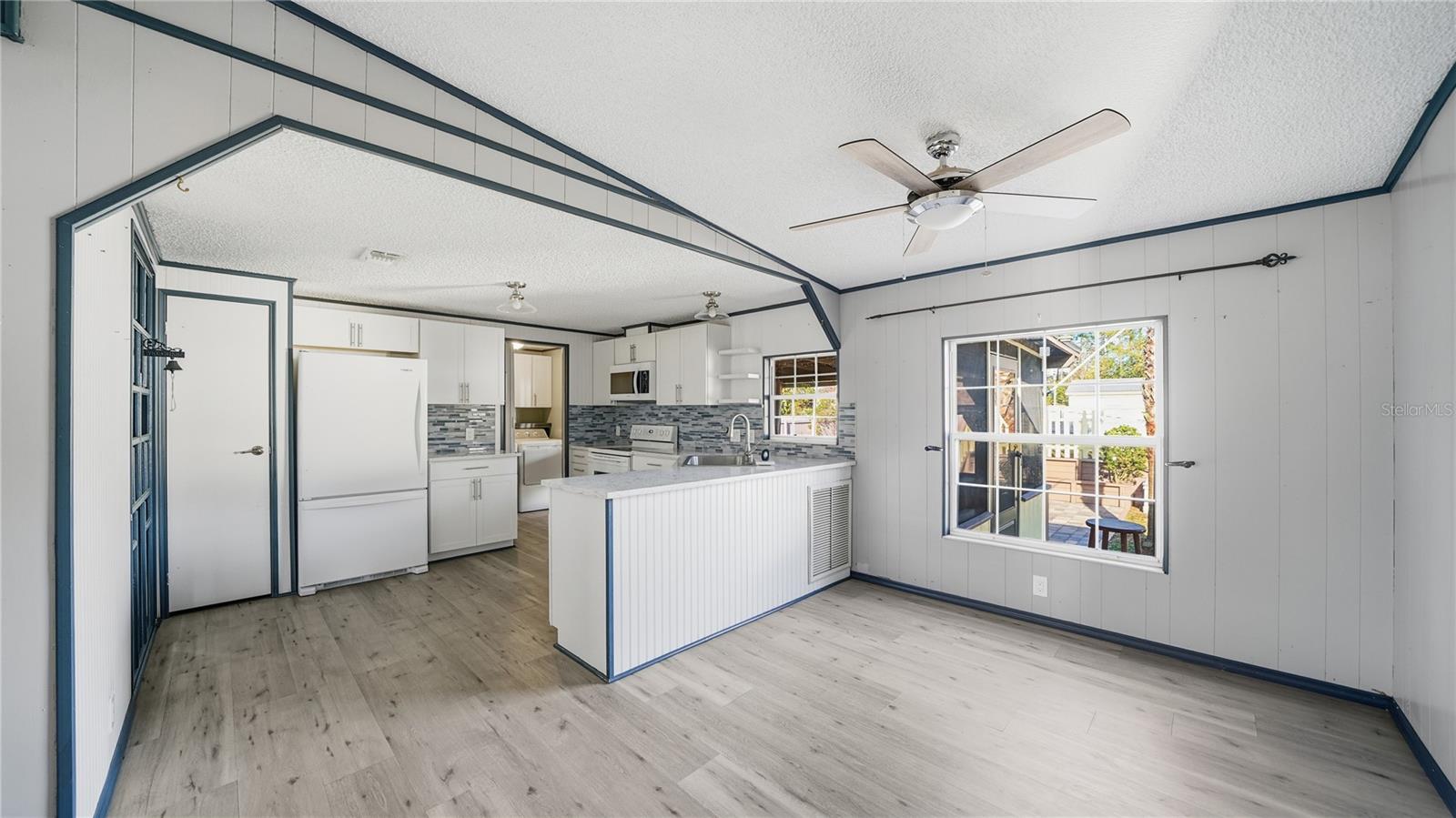 DE LEON MANORS - Residential