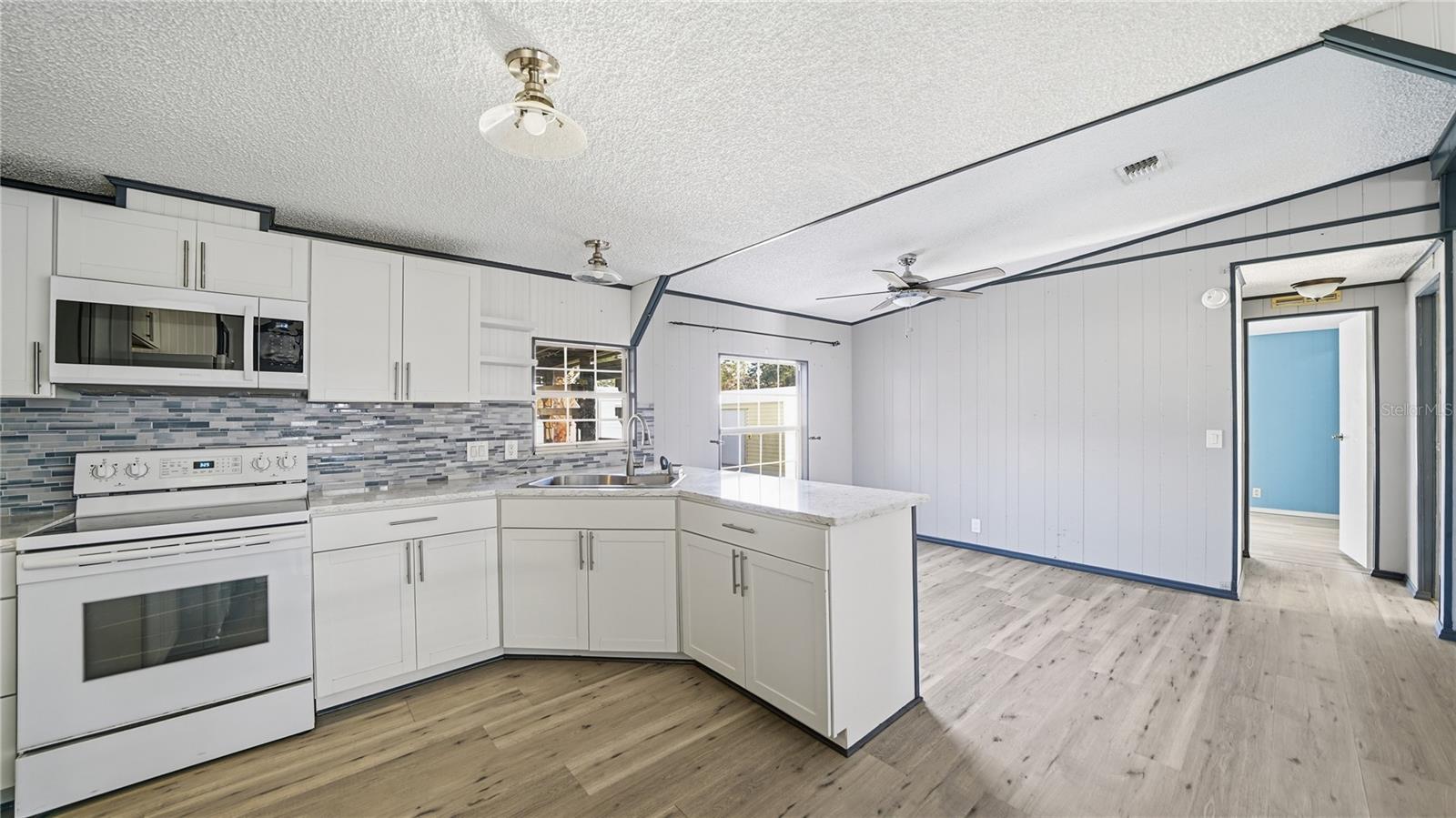 DE LEON MANORS - Residential