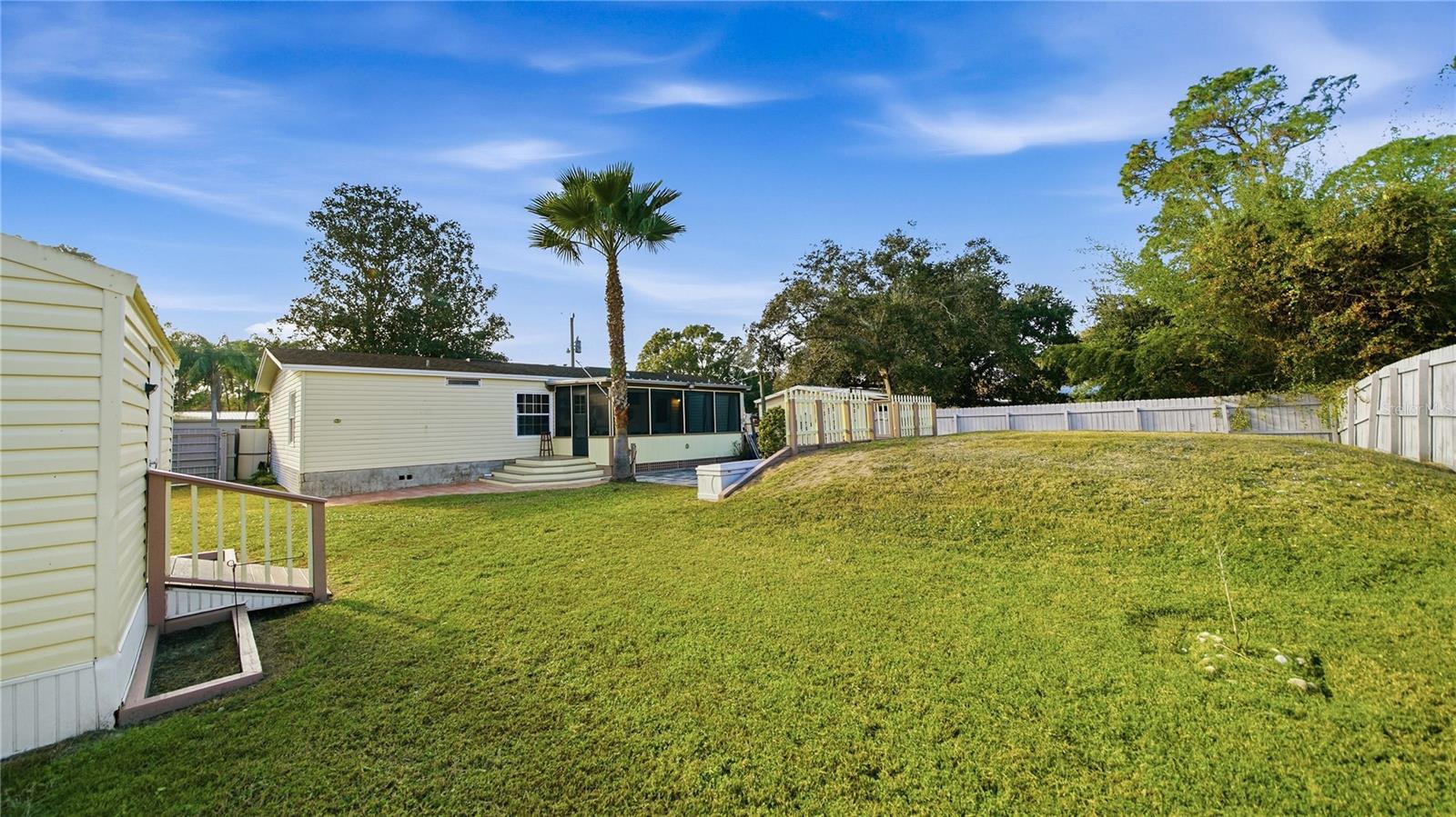 DE LEON MANORS - Residential