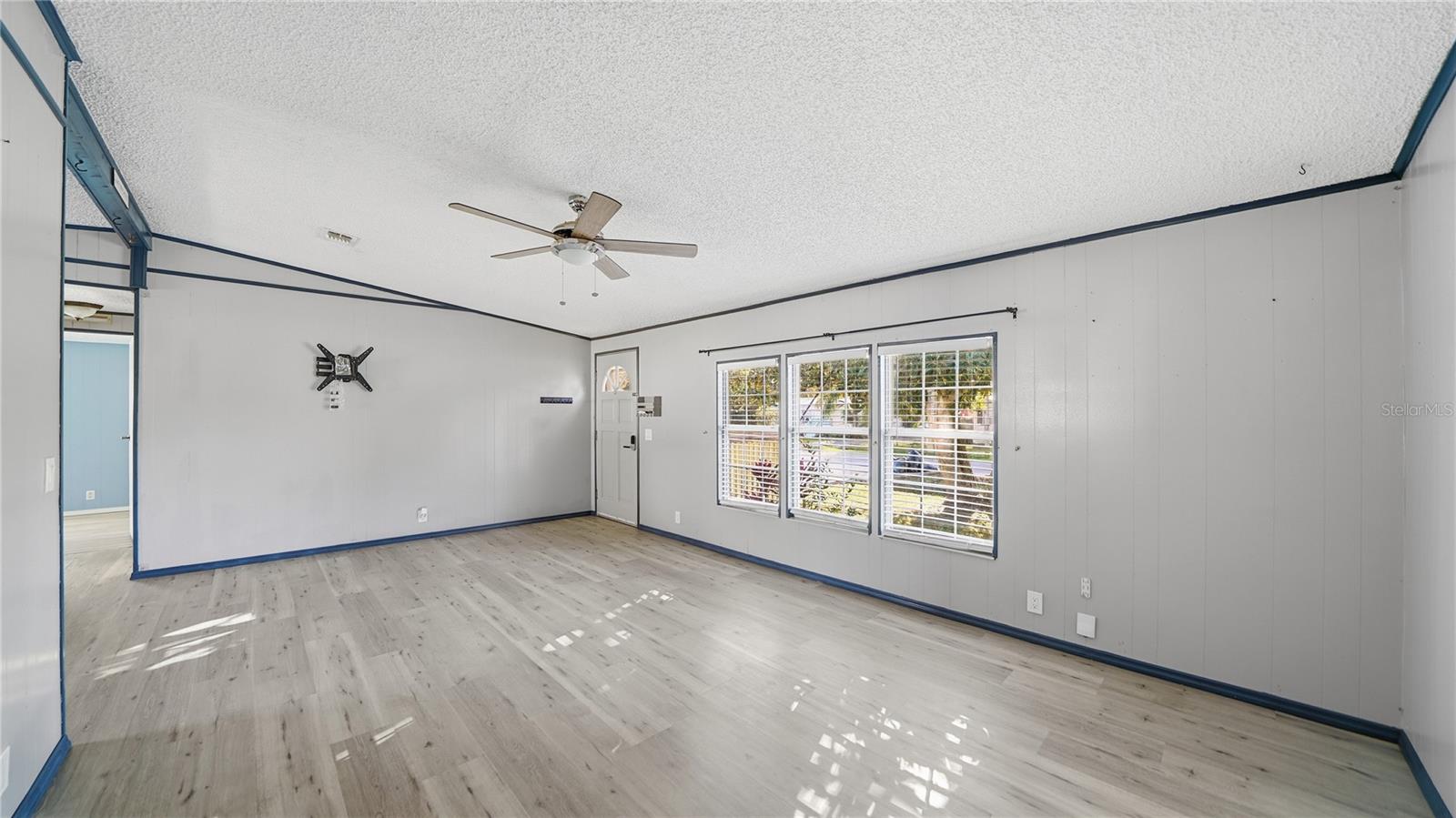 DE LEON MANORS - Residential