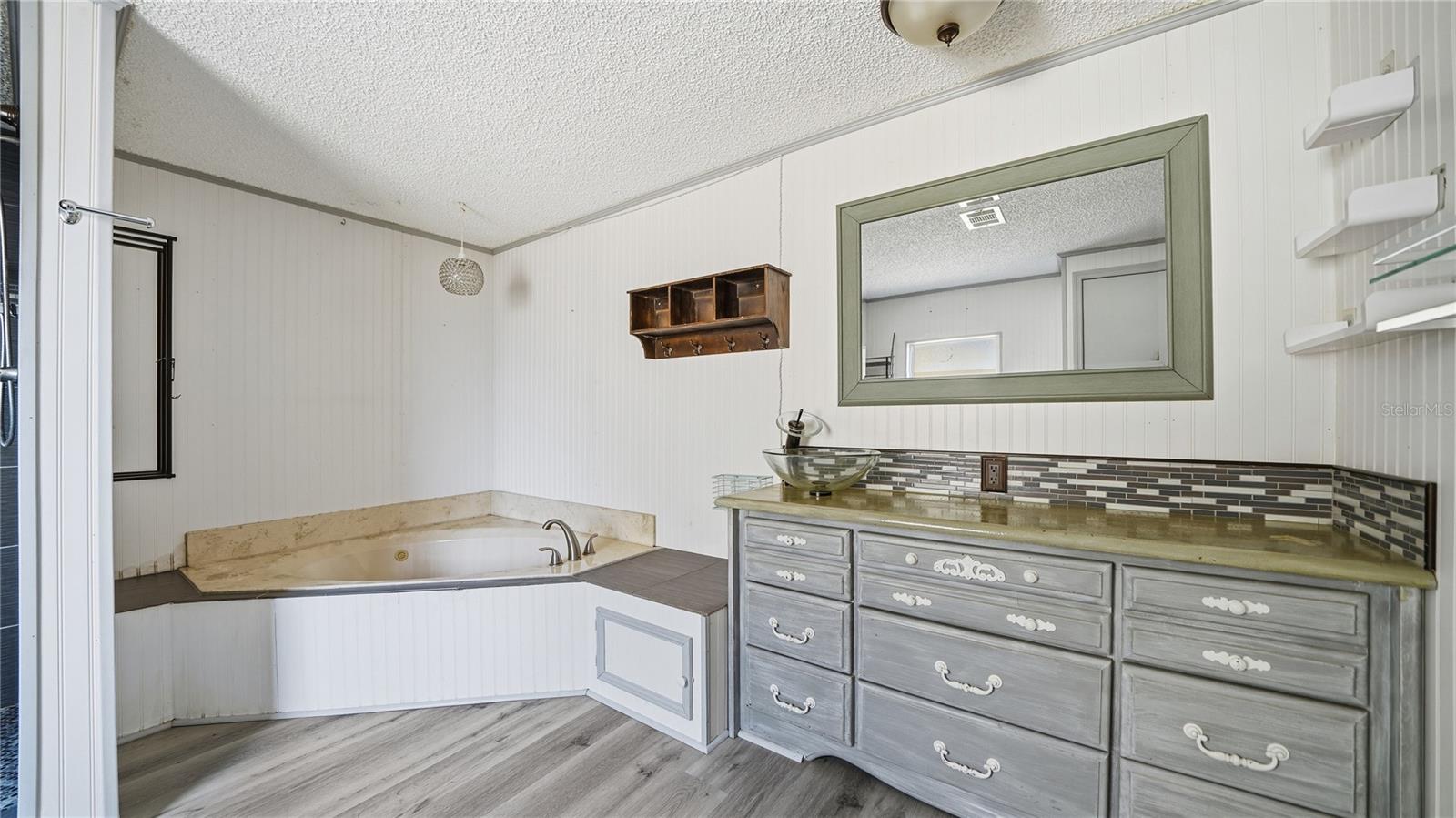 DE LEON MANORS - Residential