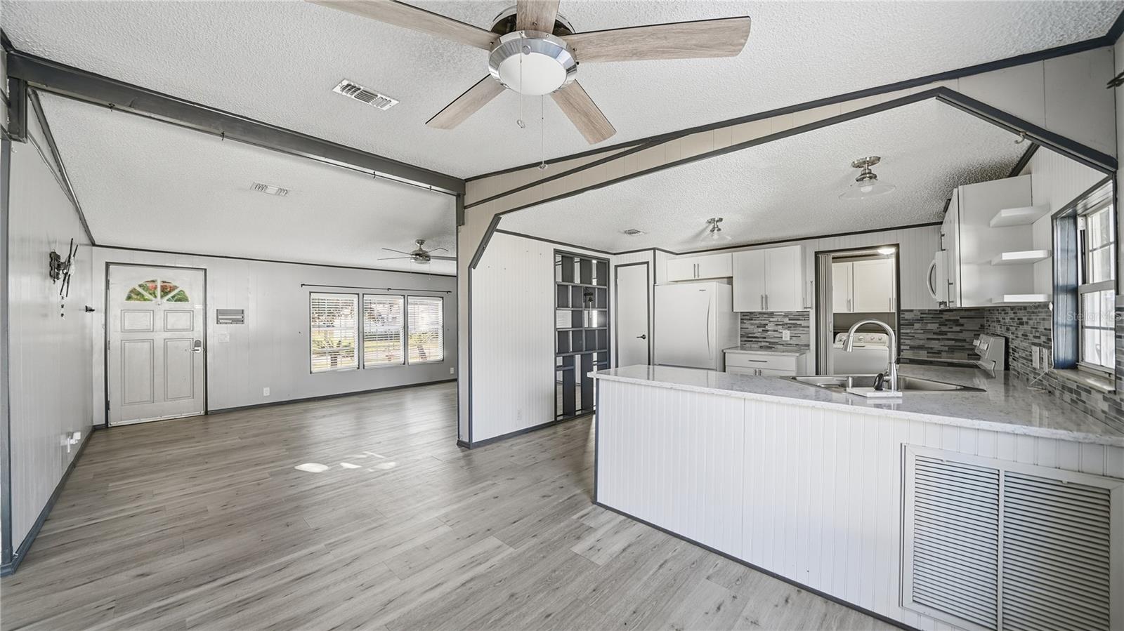 DE LEON MANORS - Residential