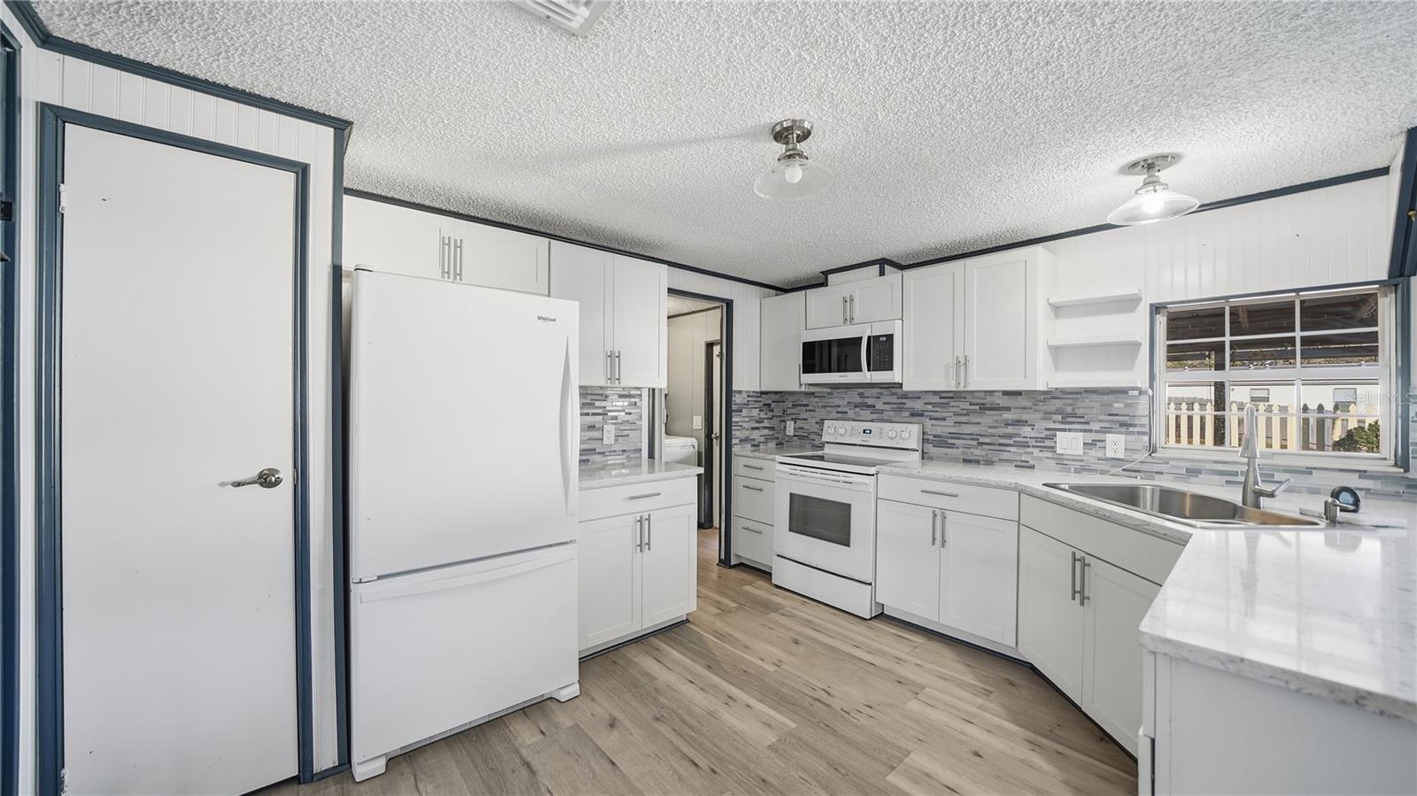 DE LEON MANORS - Residential