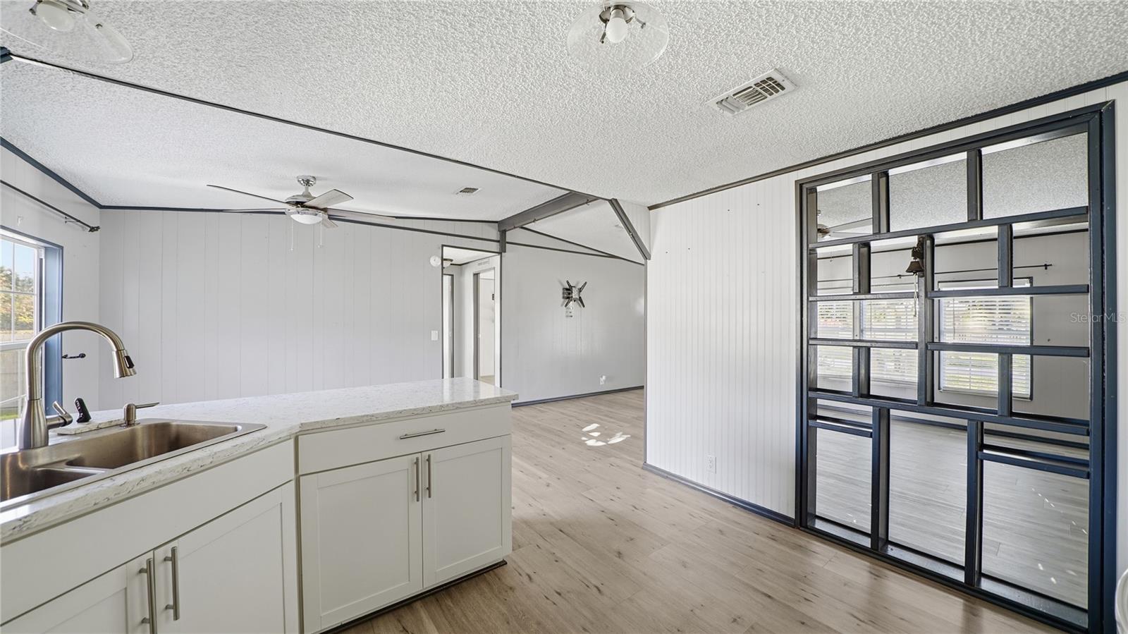 DE LEON MANORS - Residential