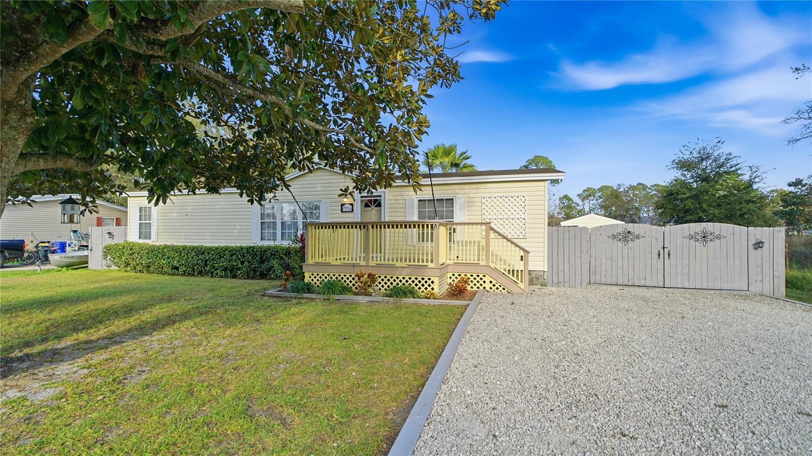 DE LEON MANORS - Residential