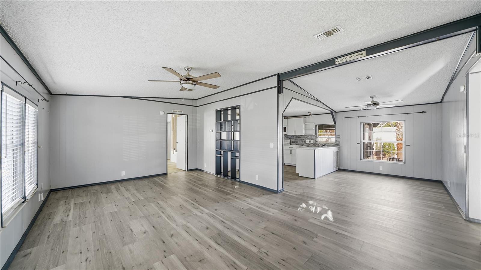 DE LEON MANORS - Residential