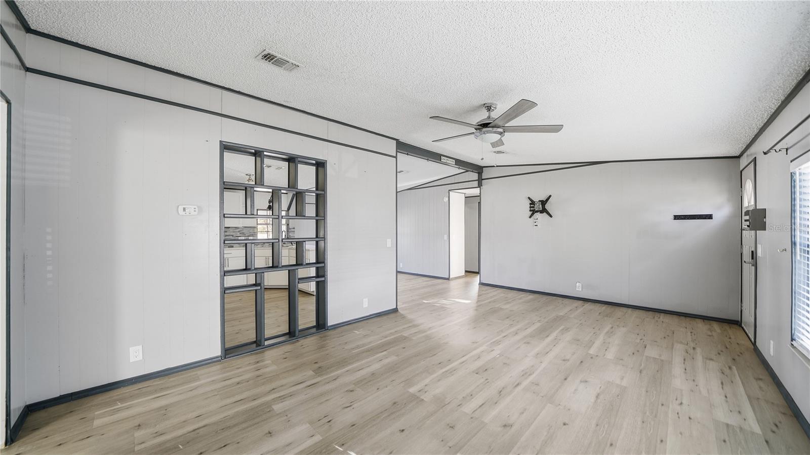 DE LEON MANORS - Residential