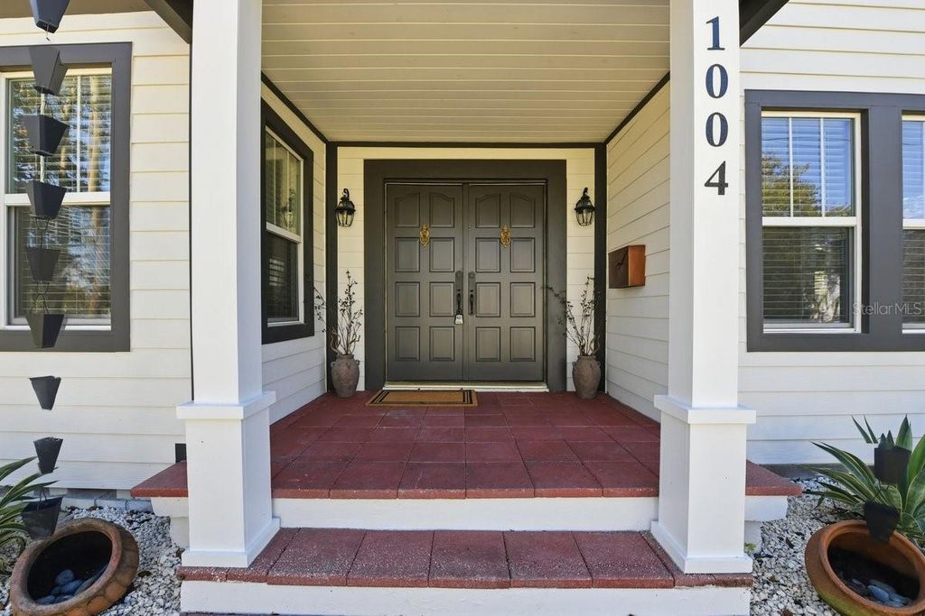 Photo of 1004 W Charter Street, Tampa, FL 33602 (MLS # TB8460436)