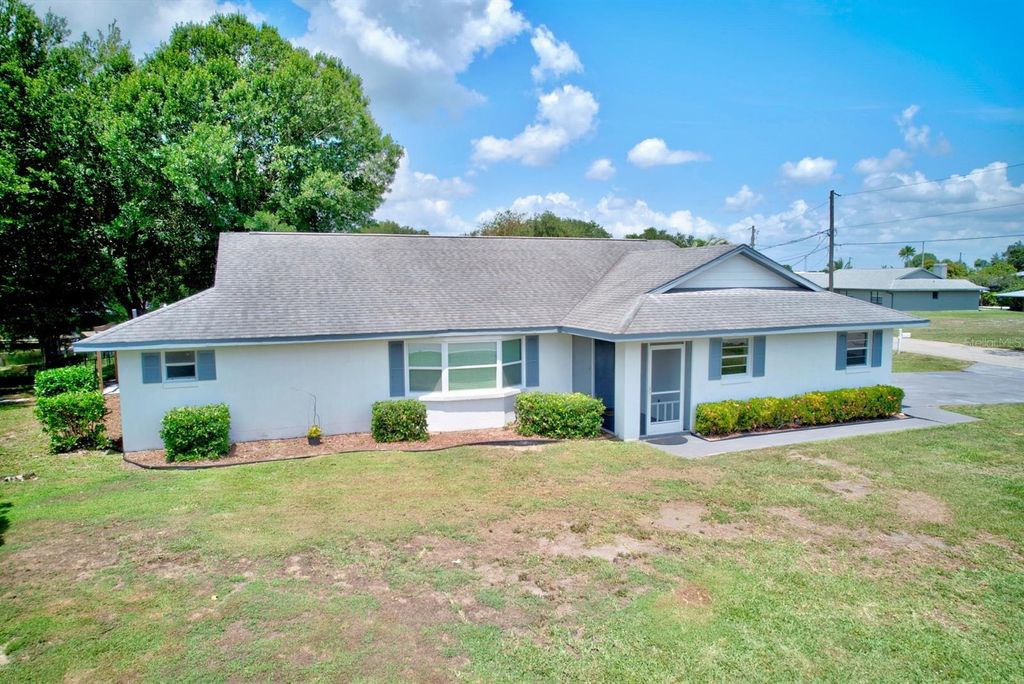 Photo of 100 Honeysuckle Lane, Lake Placid, FL 33852 (MLS # L4953271)