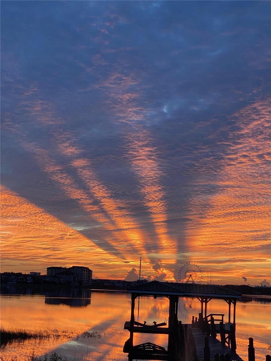 ESTS AT PHILLIPS LANDING DR PHILLIPS FL - Residential