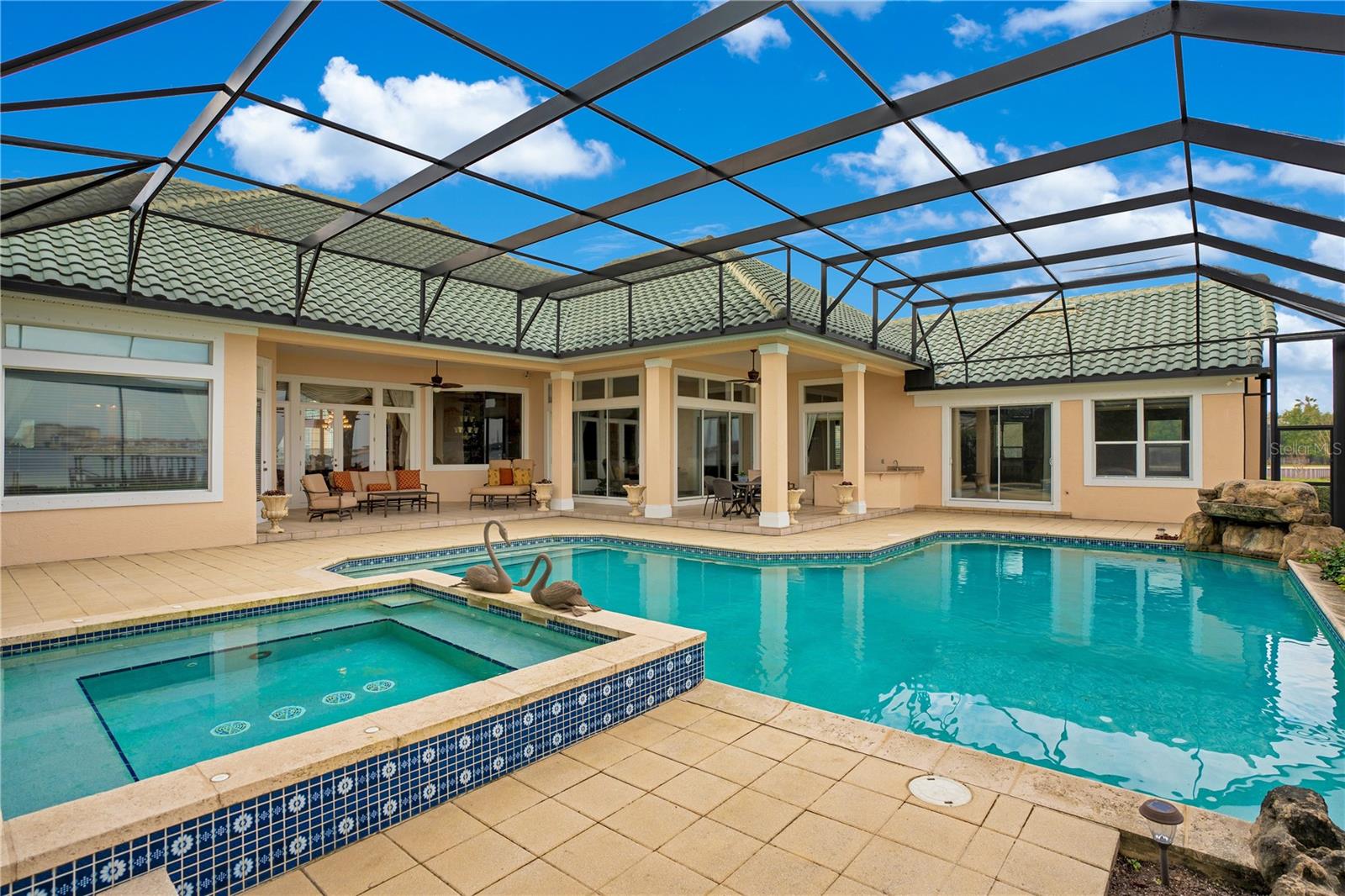 ESTS AT PHILLIPS LANDING DR PHILLIPS FL - Residential