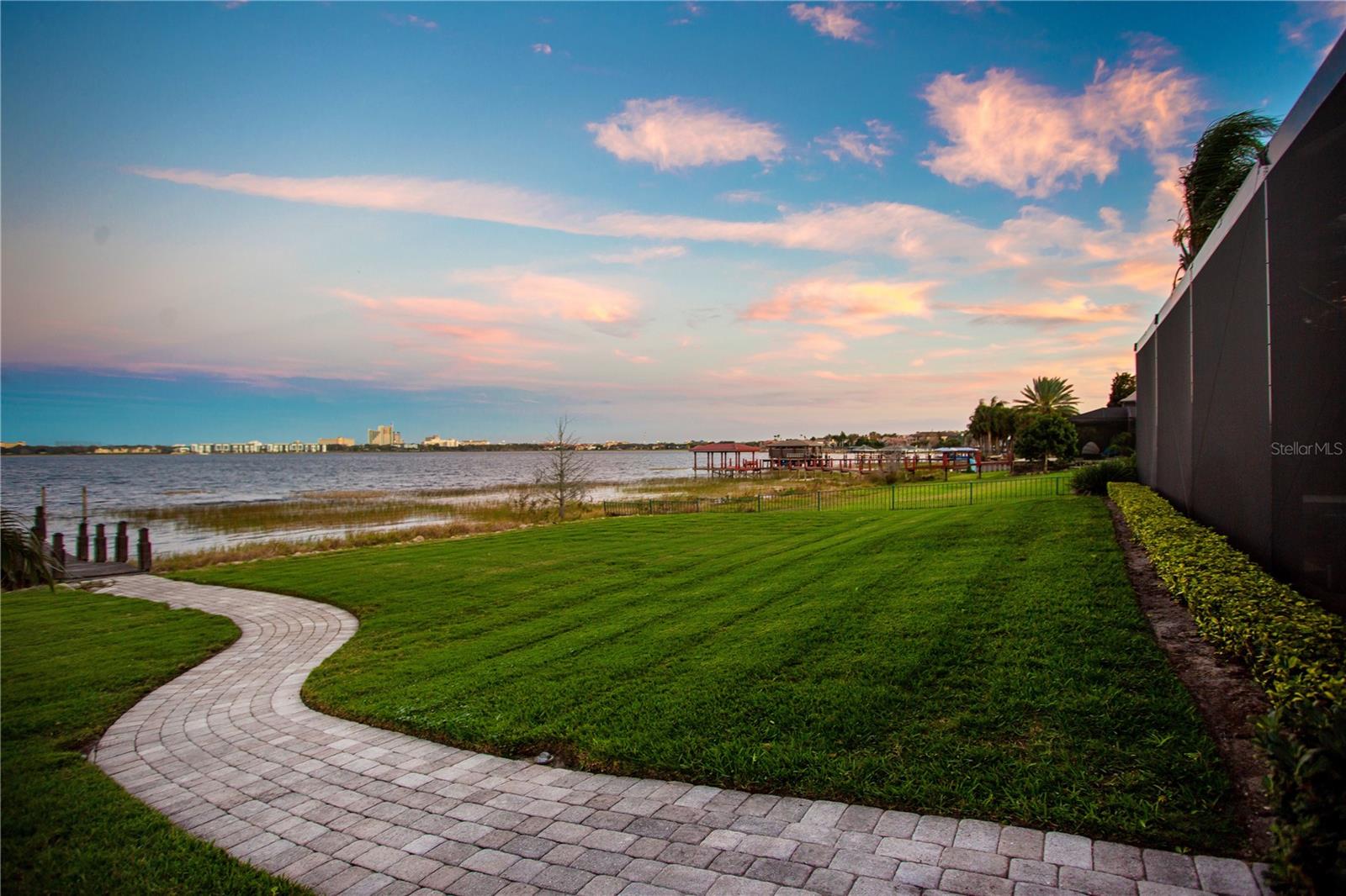 ESTS AT PHILLIPS LANDING DR PHILLIPS FL - Residential