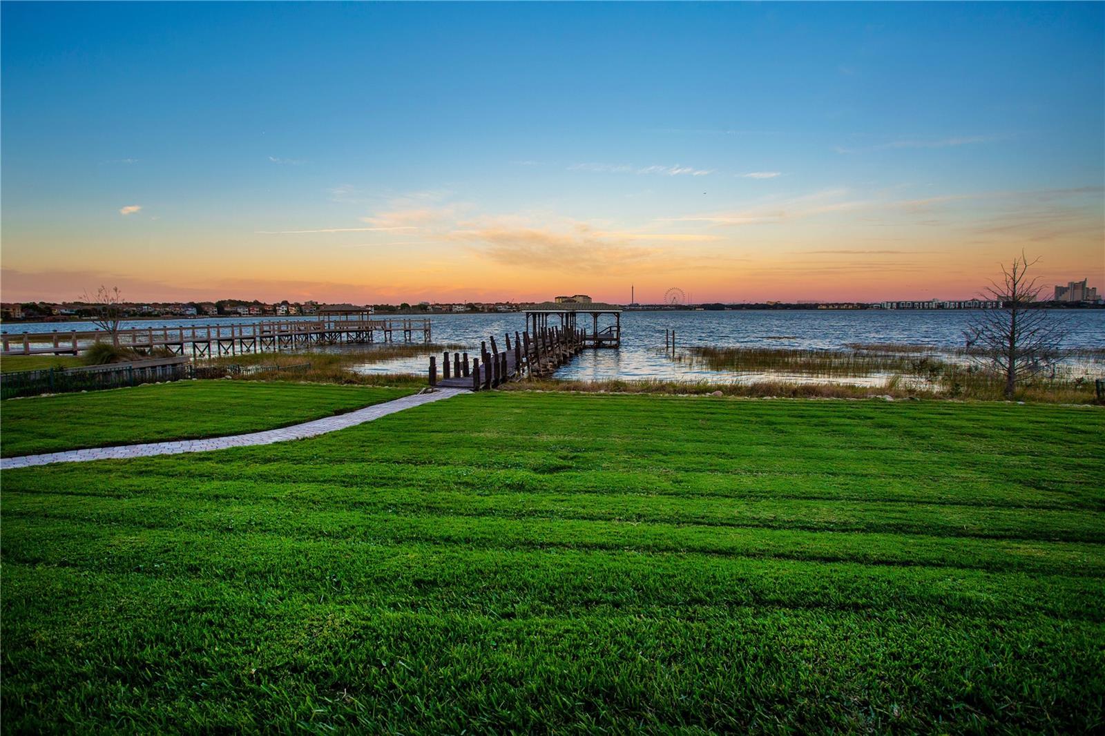 ESTS AT PHILLIPS LANDING DR PHILLIPS FL - Residential