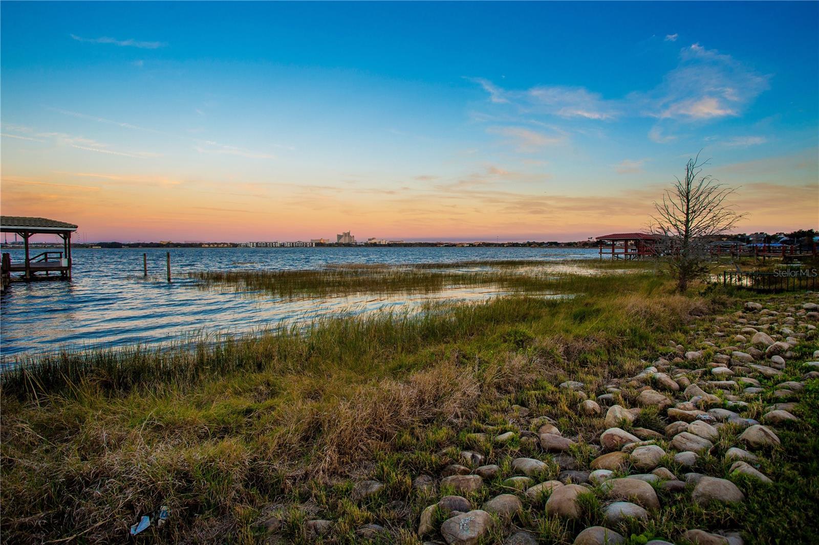 ESTS AT PHILLIPS LANDING DR PHILLIPS FL - Residential