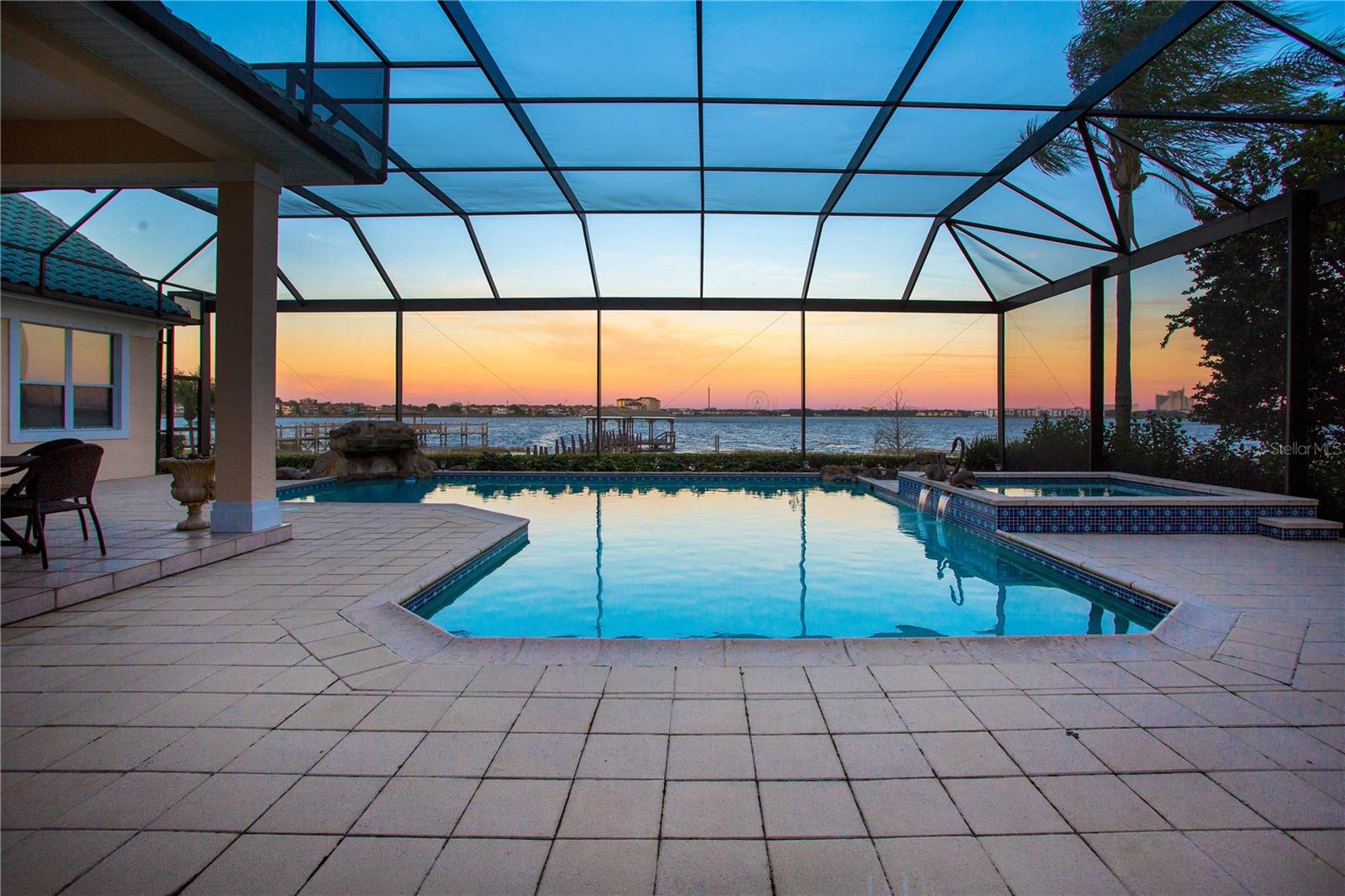 ESTS AT PHILLIPS LANDING DR PHILLIPS FL - Residential