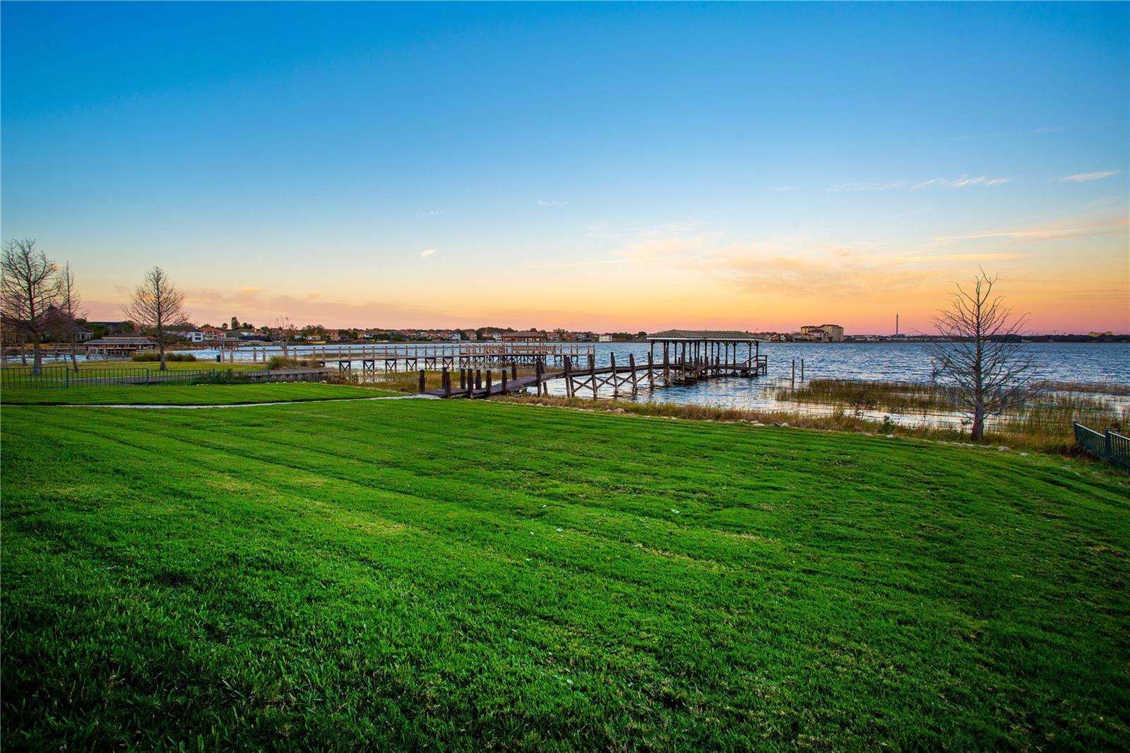 ESTS AT PHILLIPS LANDING DR PHILLIPS FL - Residential