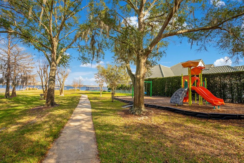 ESTS AT PHILLIPS LANDING DR PHILLIPS FL - Residential