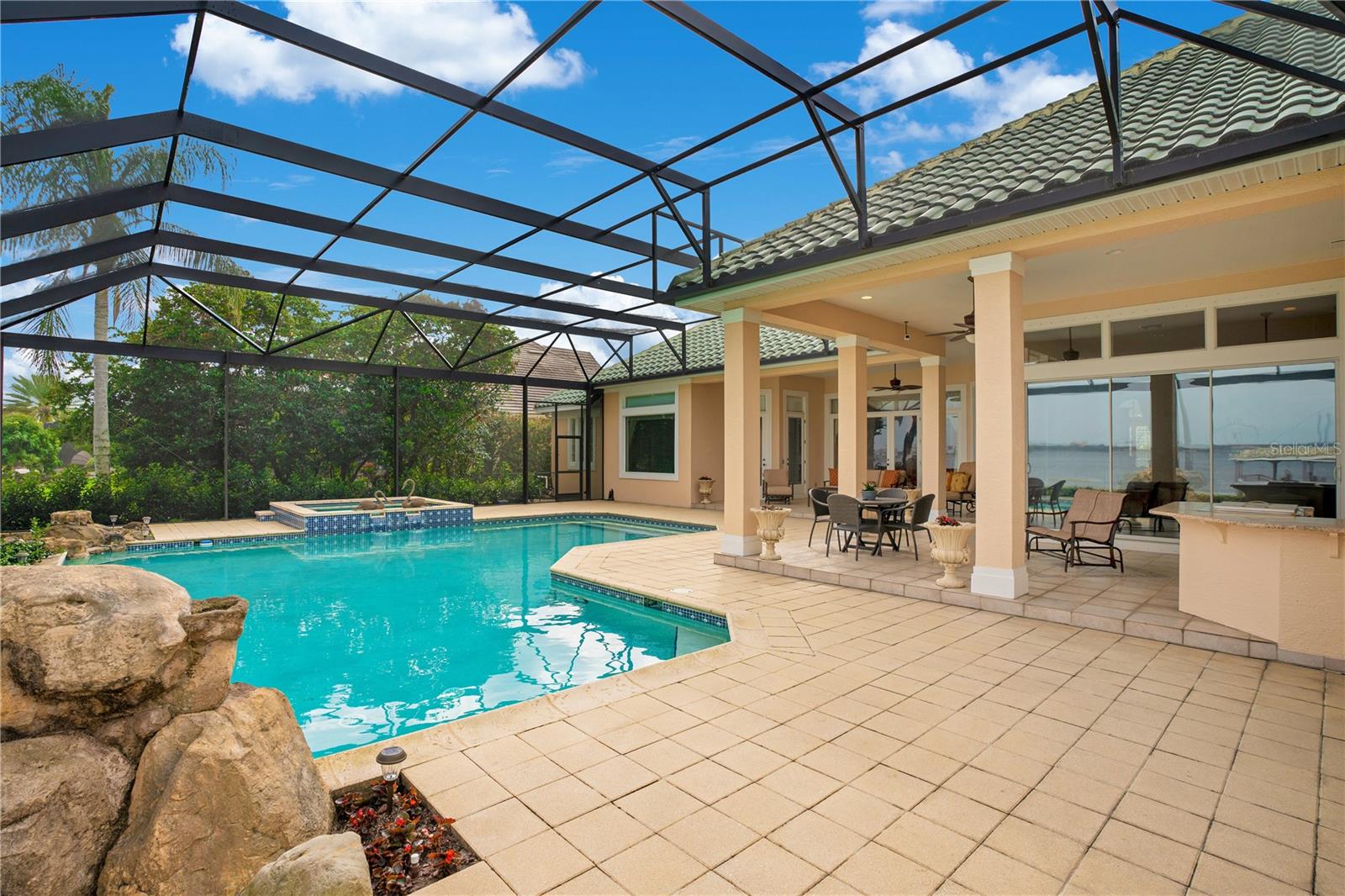 ESTS AT PHILLIPS LANDING DR PHILLIPS FL - Residential