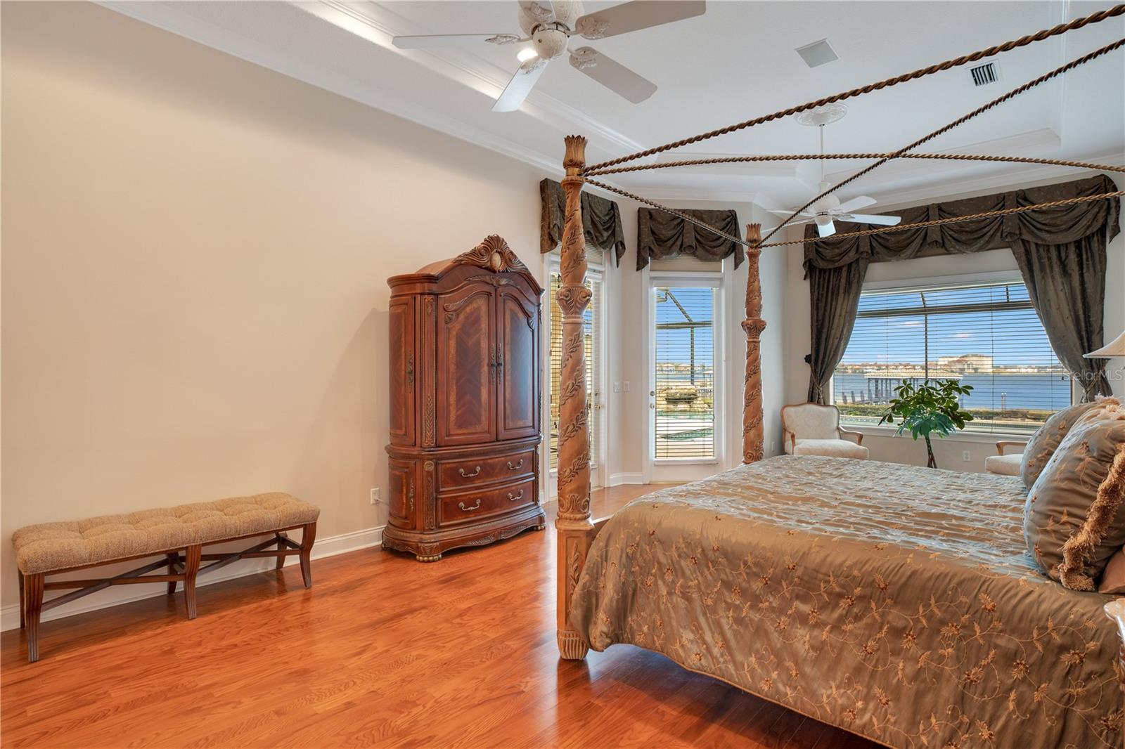 ESTS AT PHILLIPS LANDING DR PHILLIPS FL - Residential