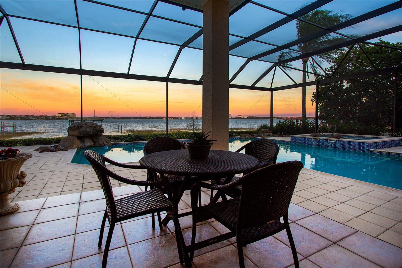 ESTS AT PHILLIPS LANDING DR PHILLIPS FL - Residential