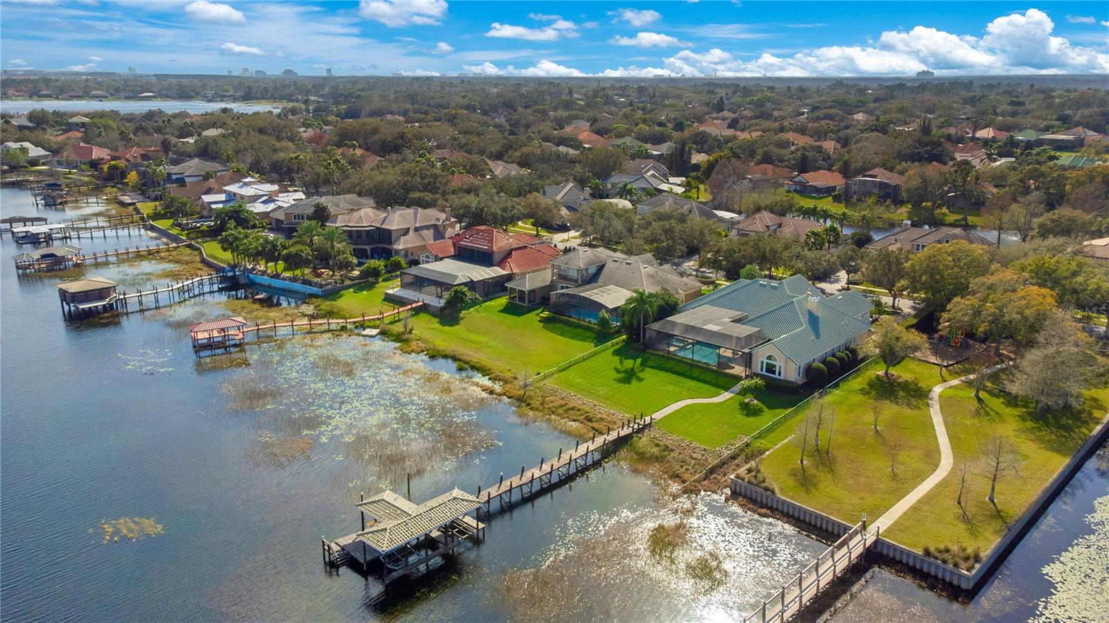 ESTS AT PHILLIPS LANDING DR PHILLIPS FL - Residential