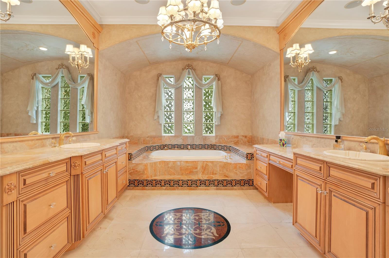 ESTS AT PHILLIPS LANDING DR PHILLIPS FL - Residential