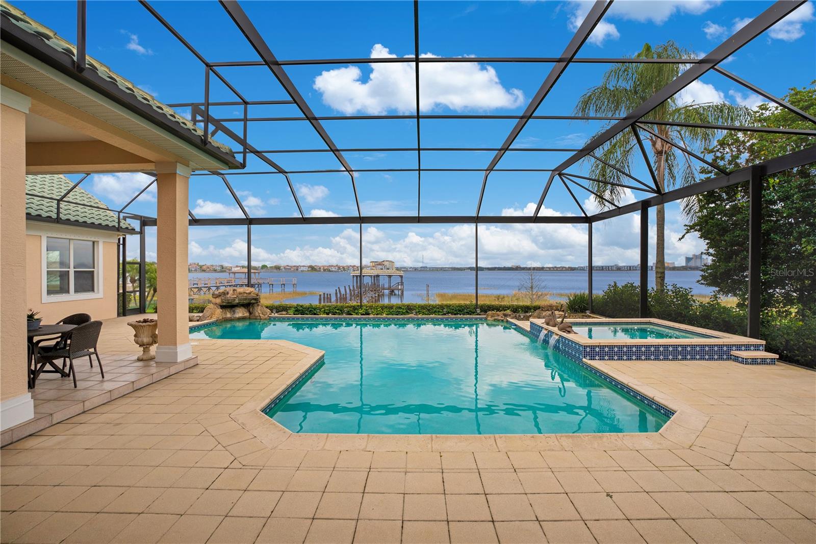 ESTS AT PHILLIPS LANDING DR PHILLIPS FL - Residential