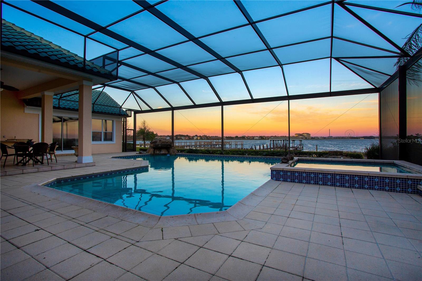 ESTS AT PHILLIPS LANDING DR PHILLIPS FL - Residential