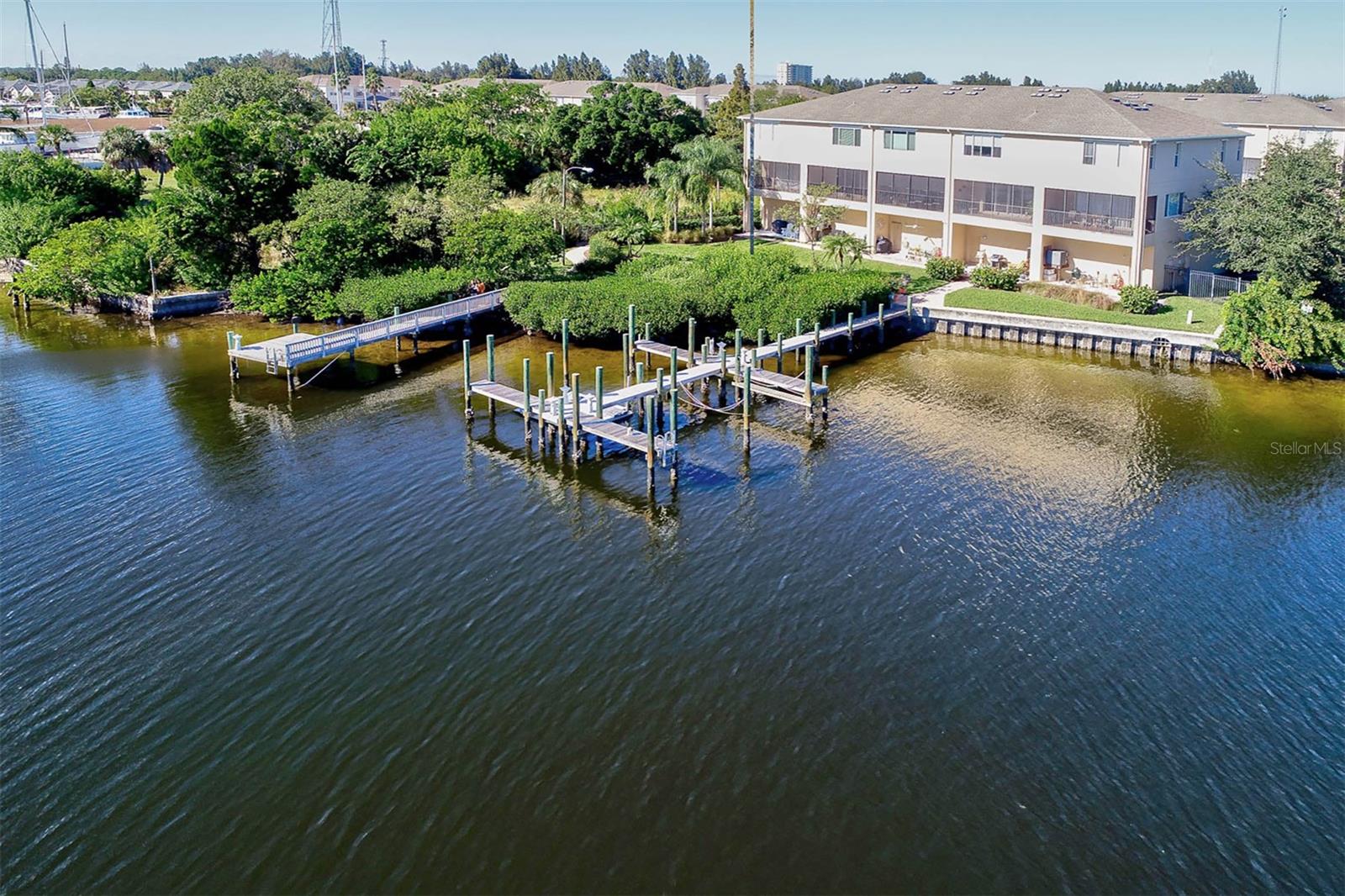 1146 VENETIAN HARBOR DRIVE NE