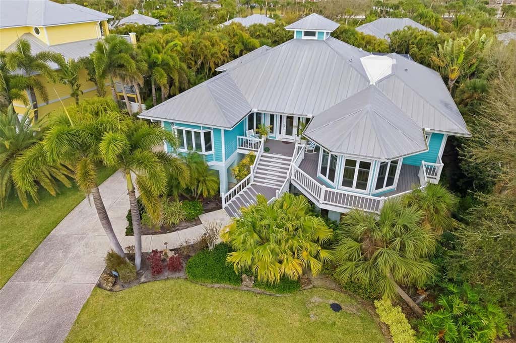 Photo of 746 Eagle Point Drive, Venice, FL 34285 (MLS # A4702537)