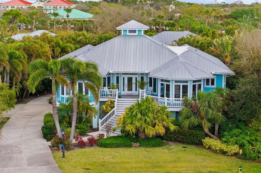 Photo of 746 Eagle Point Drive, Venice, FL 34285 (MLS # A4702537)