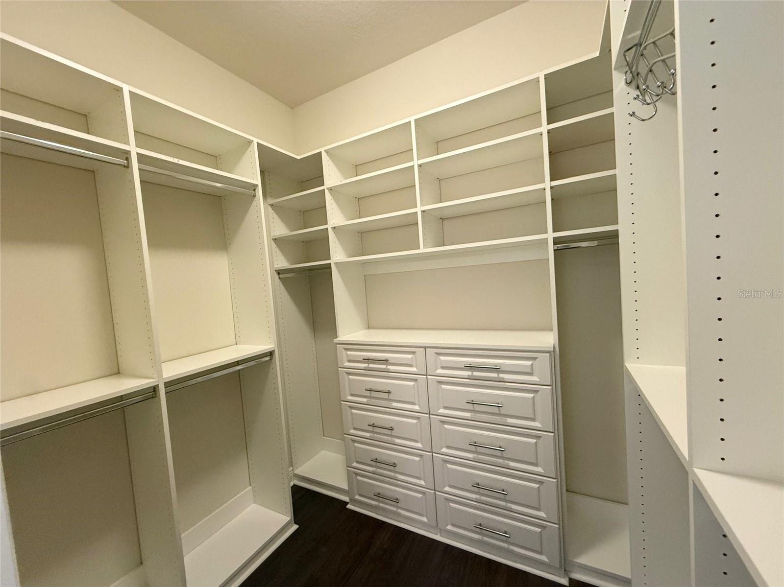 ENCLAVE - Residential