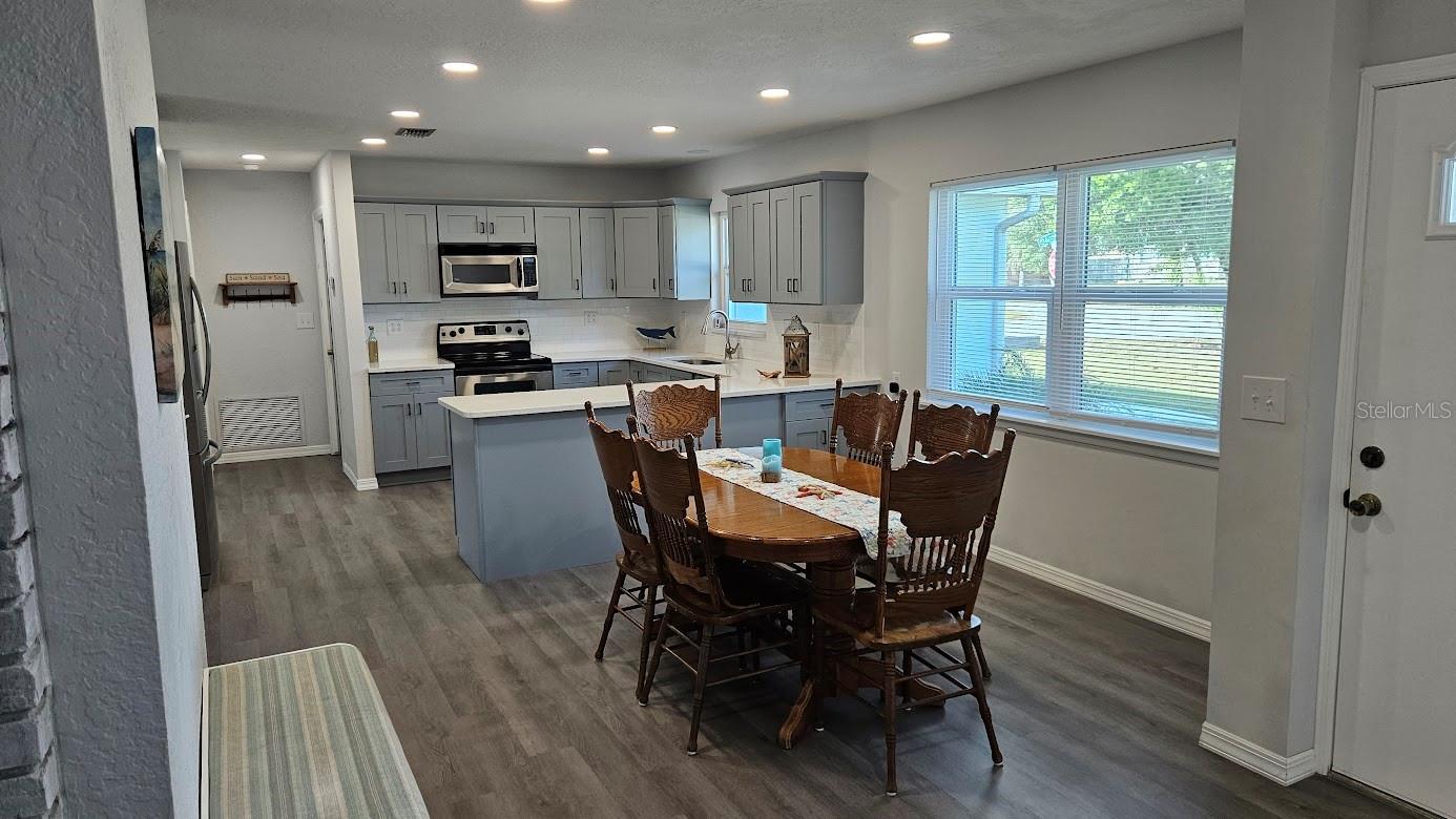 DELTONA LAKES UNIT 08 - Residential