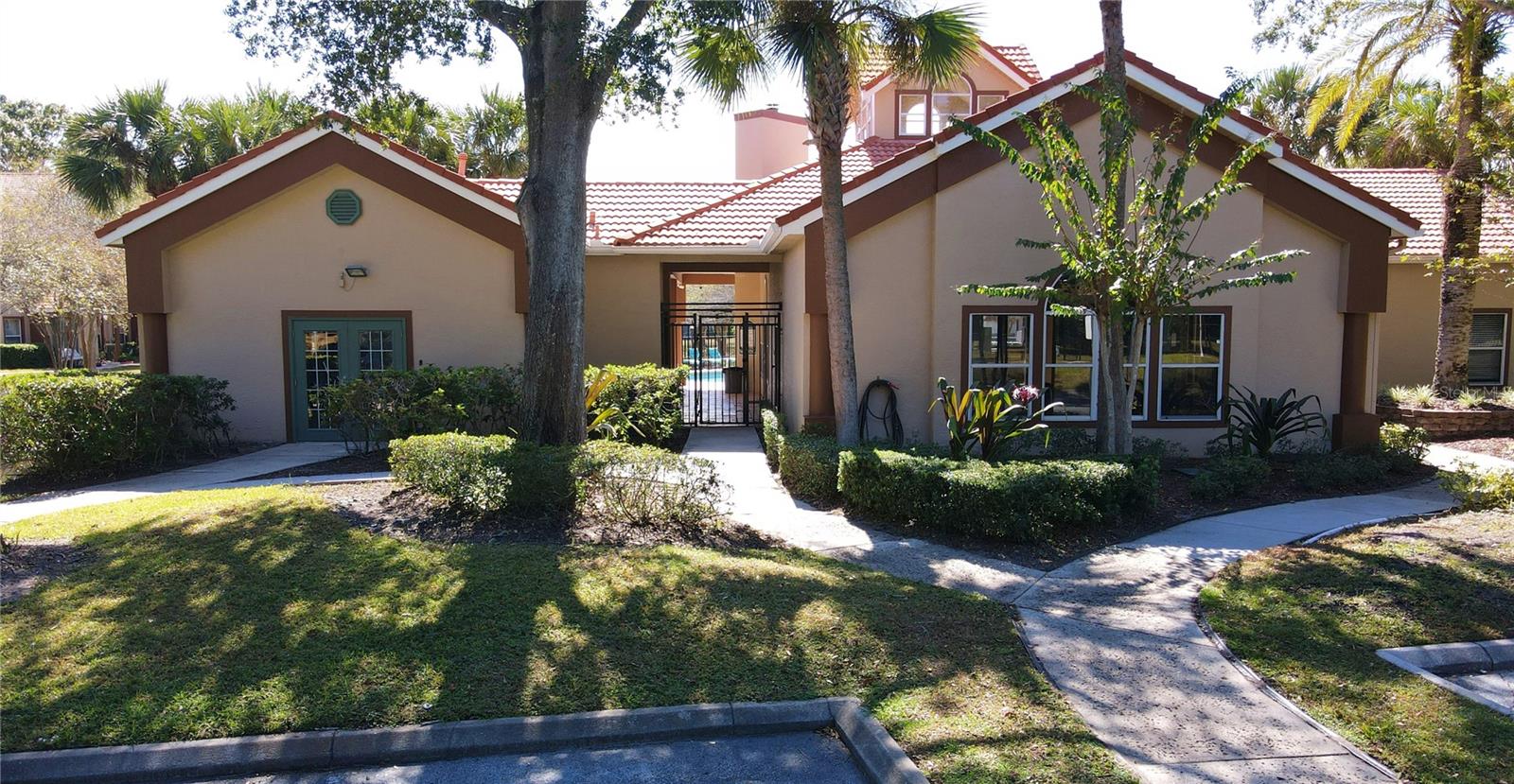 SIESTA LAGO CONDOMINIUM - Residential