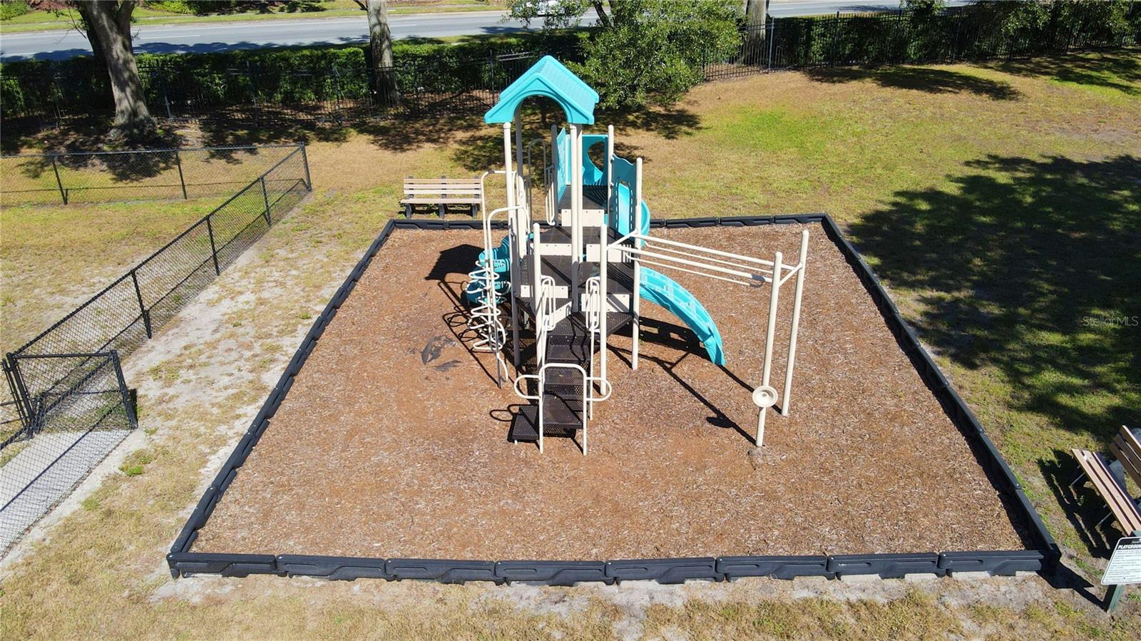 SIESTA LAGO CONDOMINIUM - Residential