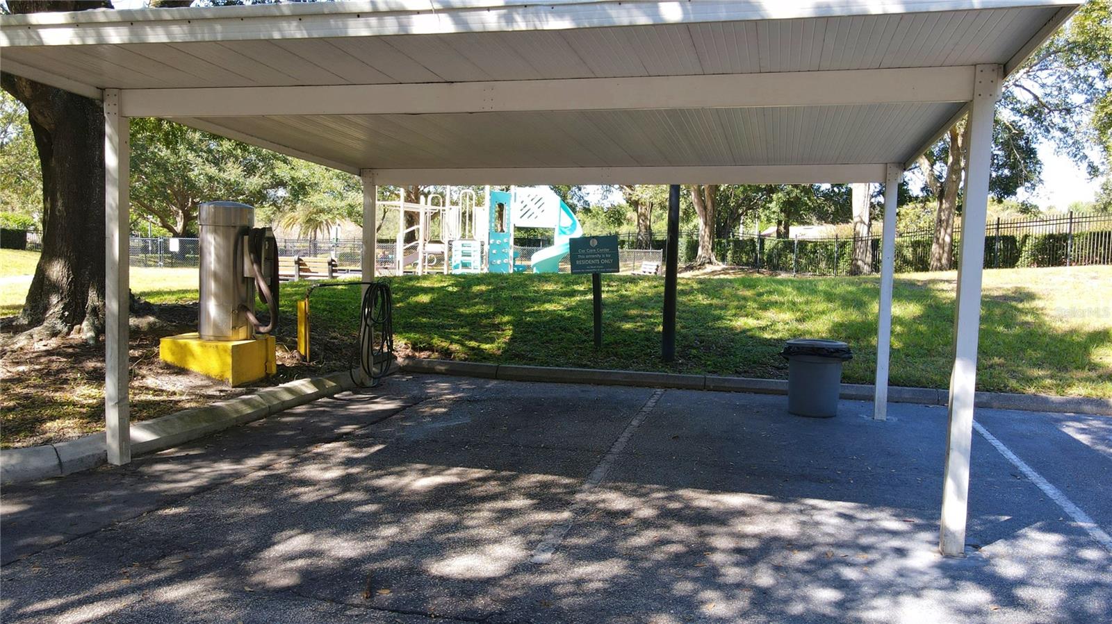 SIESTA LAGO CONDOMINIUM - Residential