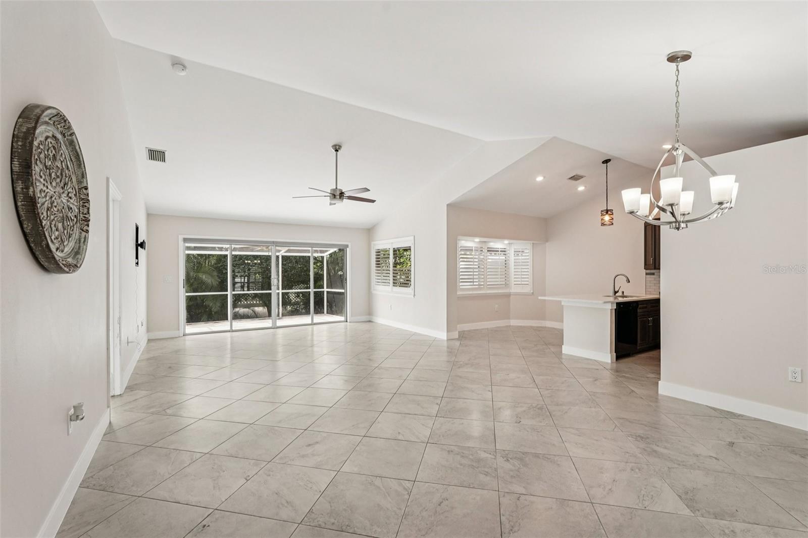 PALM COURT - Residential