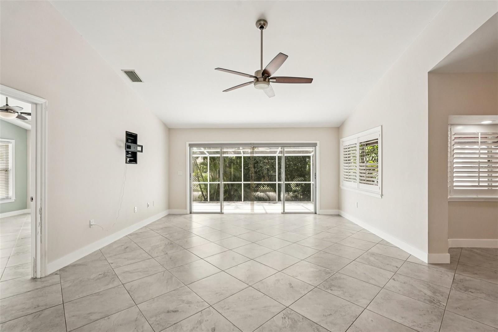 PALM COURT - Residential