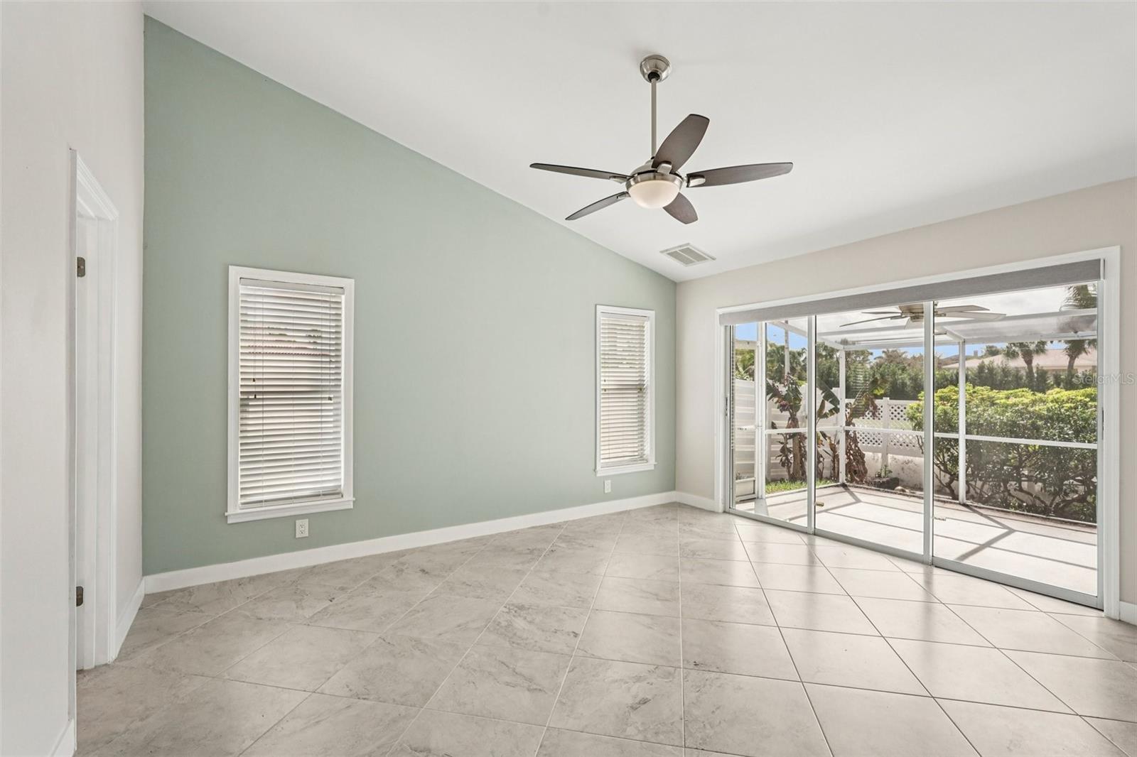 PALM COURT - Residential