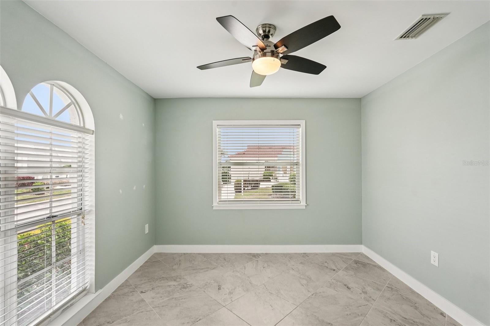 PALM COURT - Residential