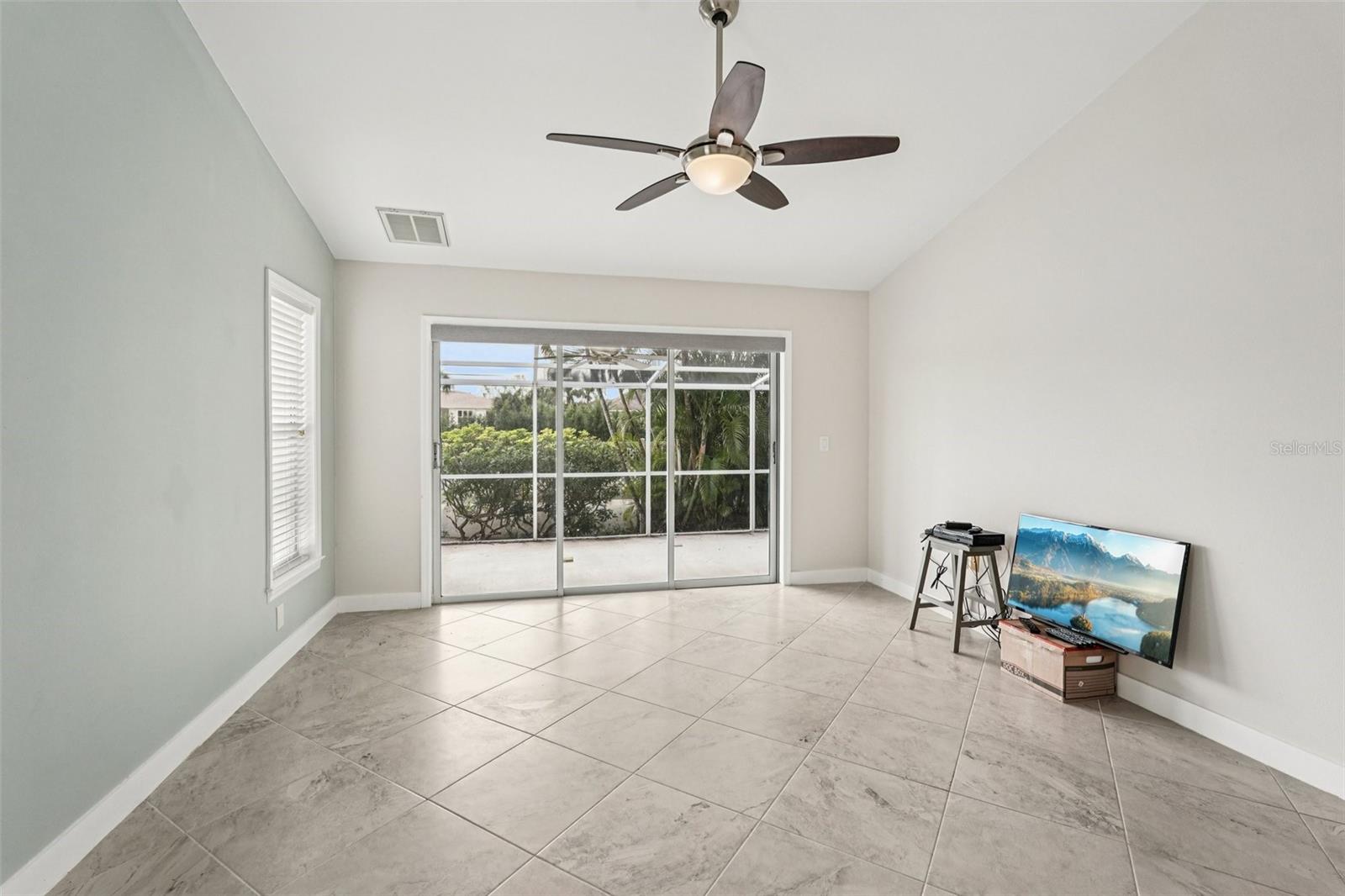 PALM COURT - Residential