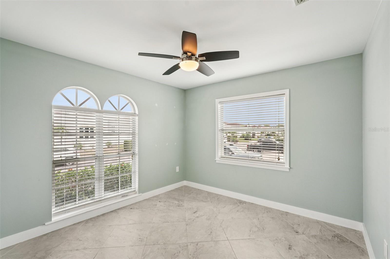 PALM COURT - Residential