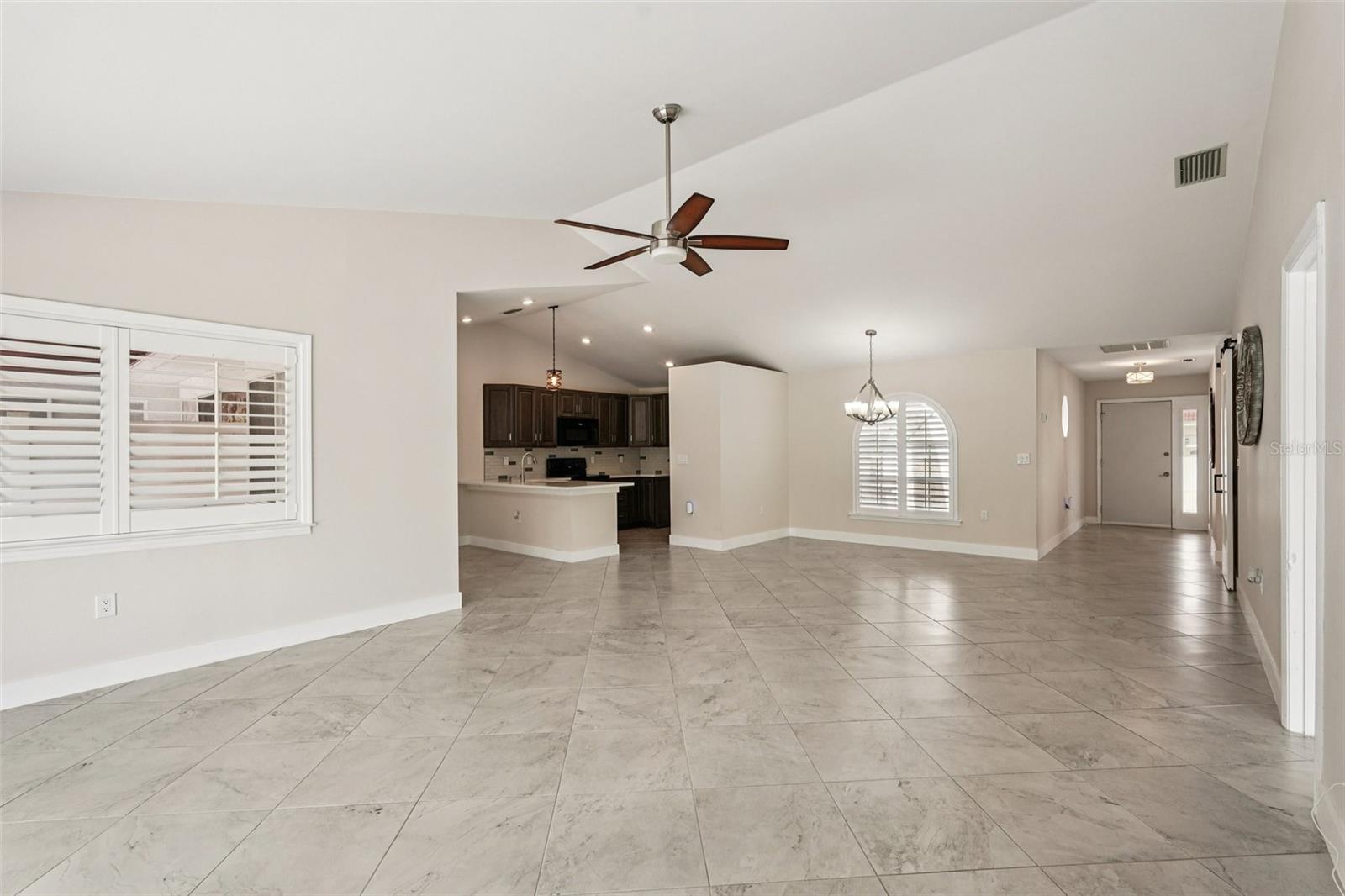 PALM COURT - Residential